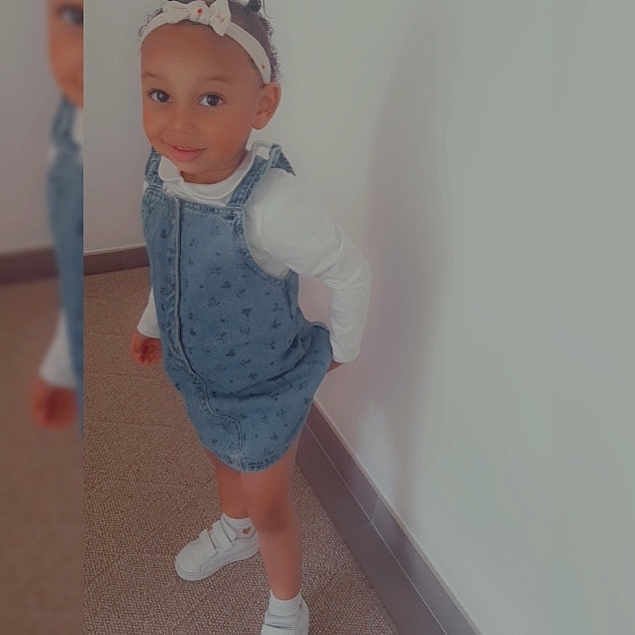 Maelys participe au concours pour gagner de l'argent avec cette photo : arm, baby, baby_toddler_clothing, child, facial_expression, fun, hairstyle, joint, organ, pink, product, purple, sleeve, standing, textile, toddler, toy, violet, white, wood