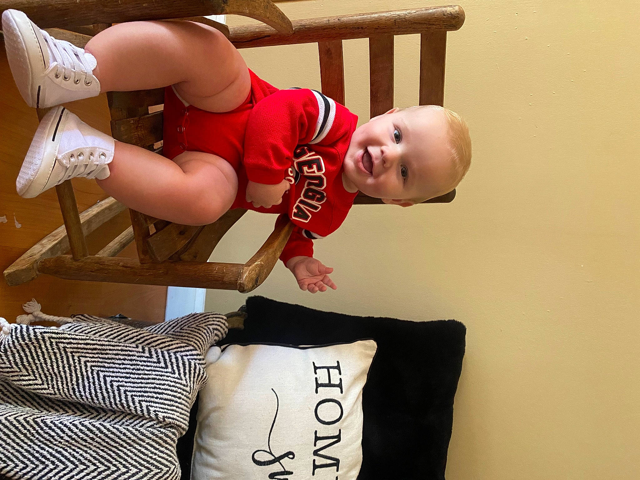 Stetson is registered to the contest to win money with this photo: abdomen, baby, baby_toddler_clothing, carmine, chest, comfort, elbow, happy, human_leg, knee, person, shoulder, sitting, sleeve, smile, sportswear, t_shirt, thigh, toddler, trunk