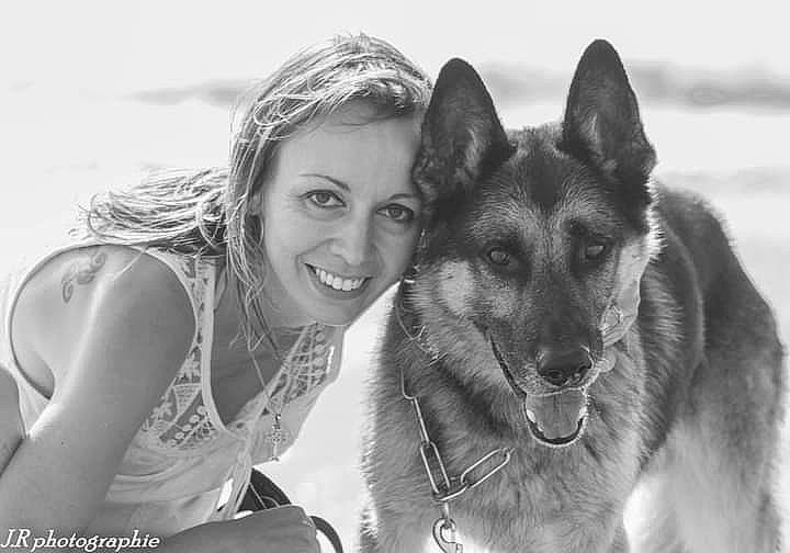Prince a rejoint le concours — aidez-le/la à gagner de superbes lots ! carnivore, dog, dog_breed, flash_photography, fur, german_shepherd_dog, gesture, happy, herding_dog, king_shepherd, mammal, monochrome, monochrome_photography, old_german_shepherd_dog, people_in_nature, smile, snout, style, vertebrate, working_animal