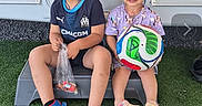 Jade participe au concours pour gagner de l'argent avec cette photo : child, children, boy, girl, sunglasses, soccer_ball, outdoor, grass, step, smiling, casual_clothing, sporty, happy, toy, playing, summer, daylight, portrait, friends, cute