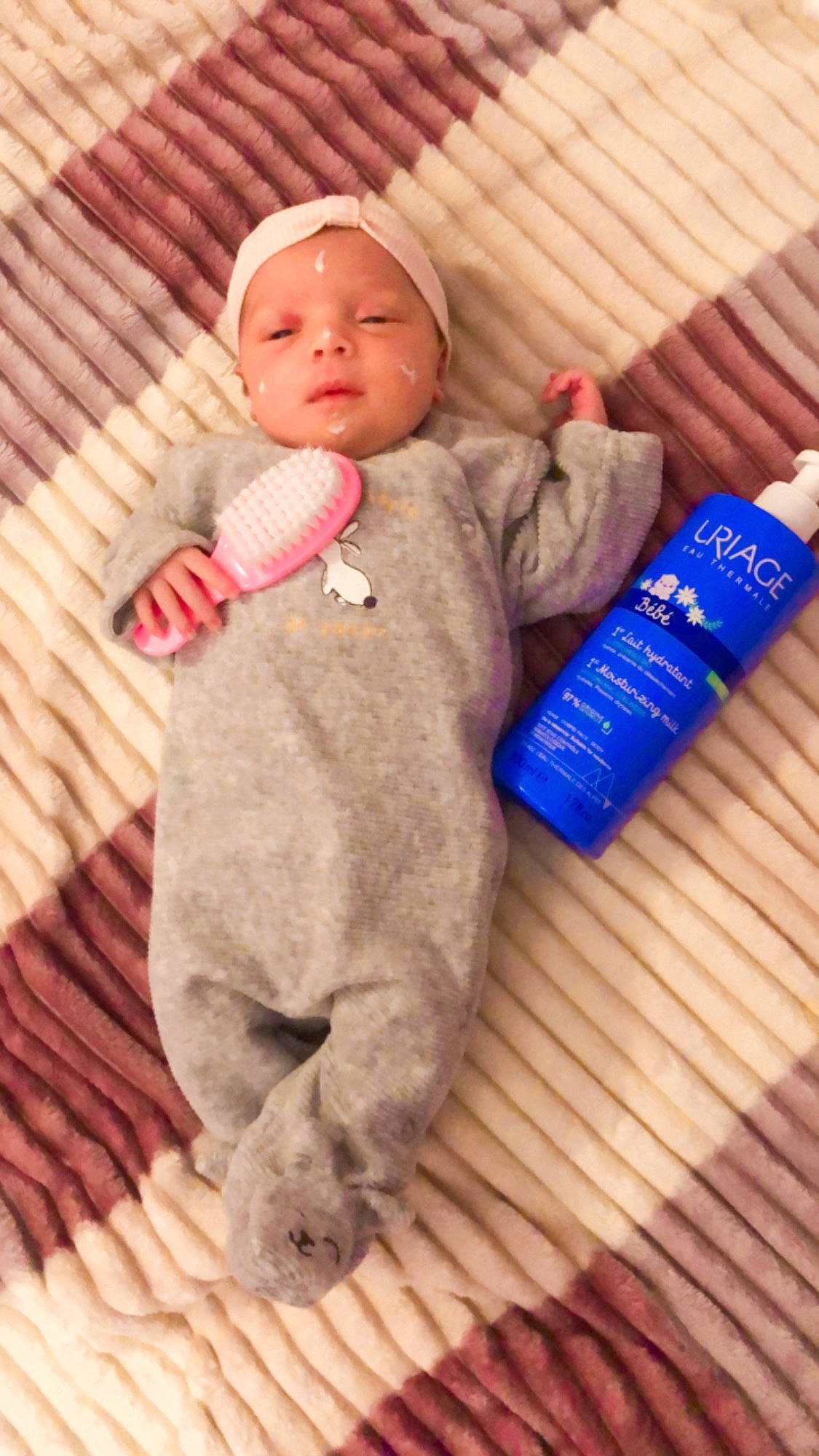 Miral participe au concours pour gagner de l'argent avec cette photo : baby, baby_products, baby_sleeping, baby_toddler_clothing, baby_toys, child, comfort, electric_blue, finger, flooring, headwear, person, plastic_bottle, skin, sleeve, stuffed_toy, textile, thumb, toddler, toy