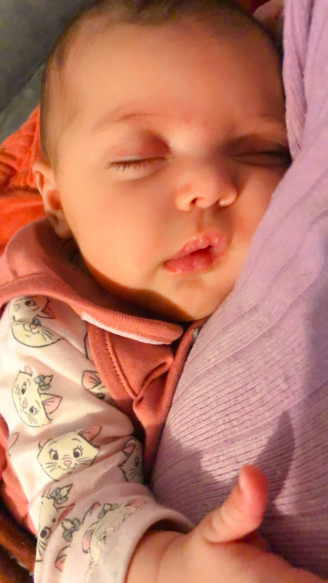 Miral participe au concours pour gagner de l'argent avec cette photo : baby, baby_toddler_clothing, cheek, chin, comfort, ear, eye, eyebrow, finger, forehead, hand, human_body, iris, lip, mouth, neck, nose, person, skin, sleeve