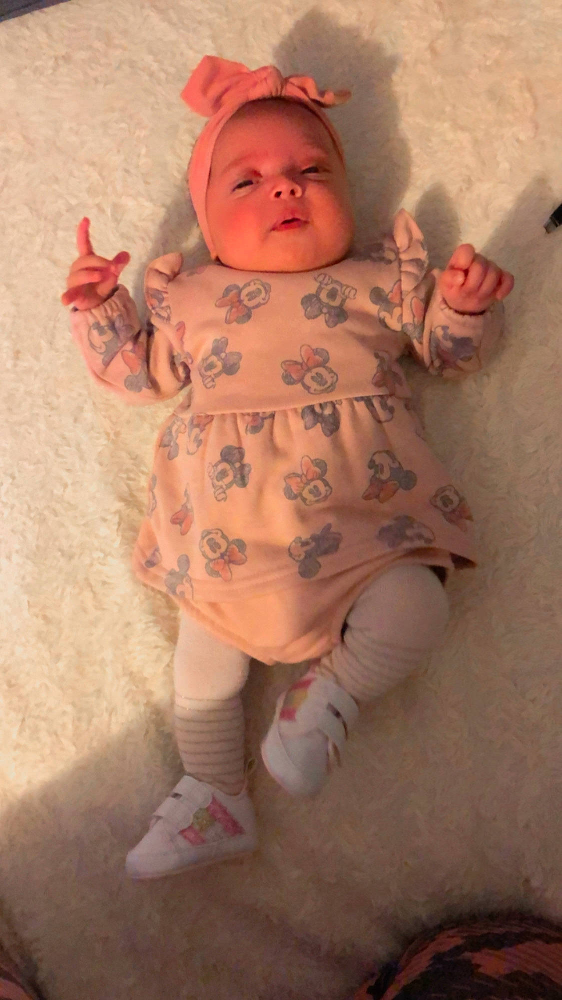 Miral a rejoint le concours — aidez-le/la à gagner de superbes lots ! baby, baby_toddler_clothing, cheek, chin, eye, face, happy, head, headwear, human_body, human_leg, lip, mouth, nose, orange, person, pink, skin, sleeve, sock