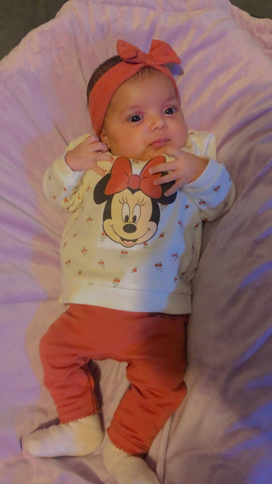 Miral participe au concours pour gagner de l'argent avec cette photo : abdomen, baby, baby_toddler_clothing, cheek, child, fictional_character, happy, head, headgear, linens, nose, orange, pattern, person, pink, skin, sleeve, stomach, t_shirt, textile