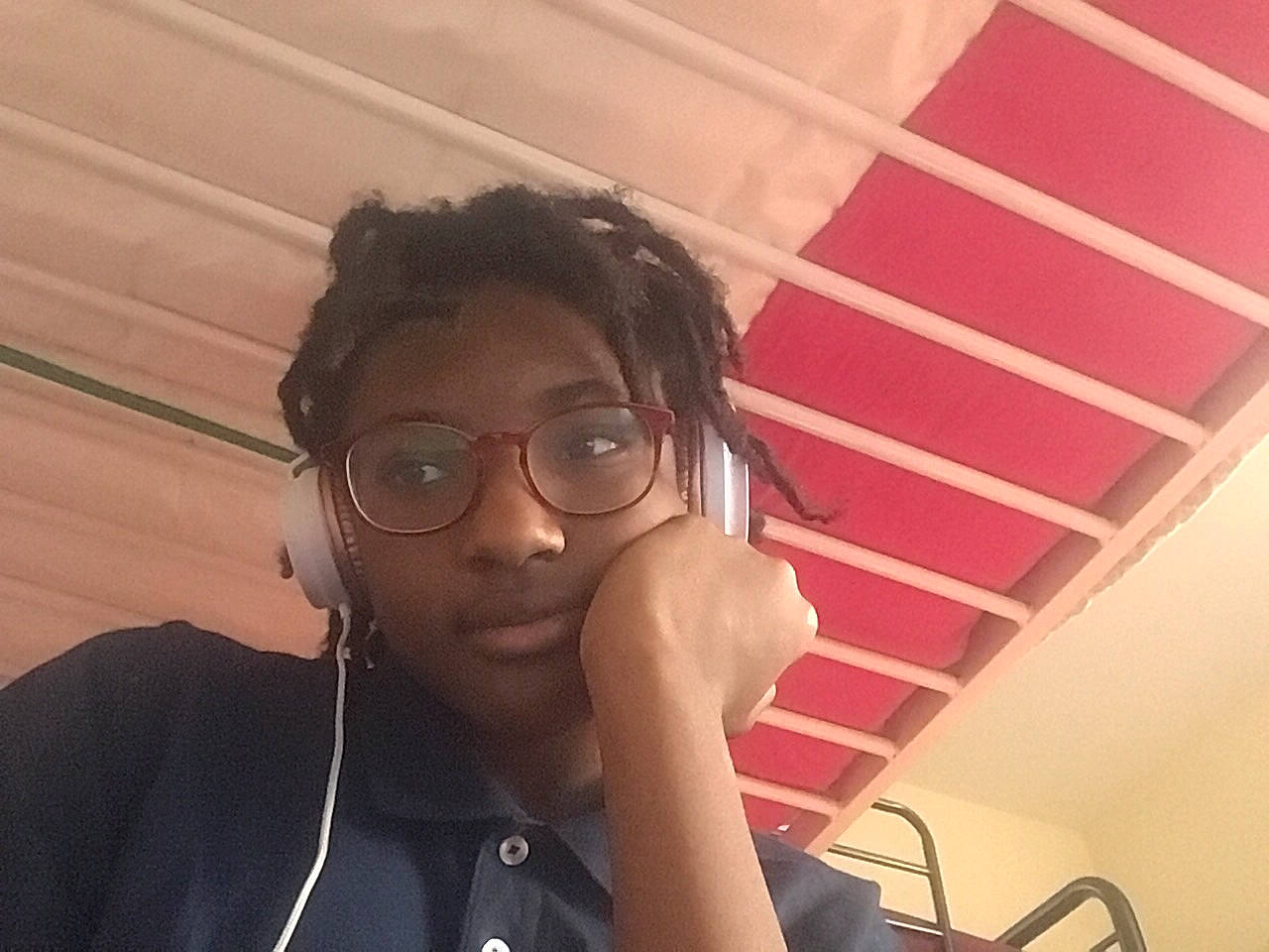 Saunte is registered to the contest to win money with this photo: audio_equipment, beauty, black_hair, chin, cool, eyebrow, eyewear, face, forehead, fun, glasses, hair, hand, head, lip, nose, person, photography, selfie, sunglasses