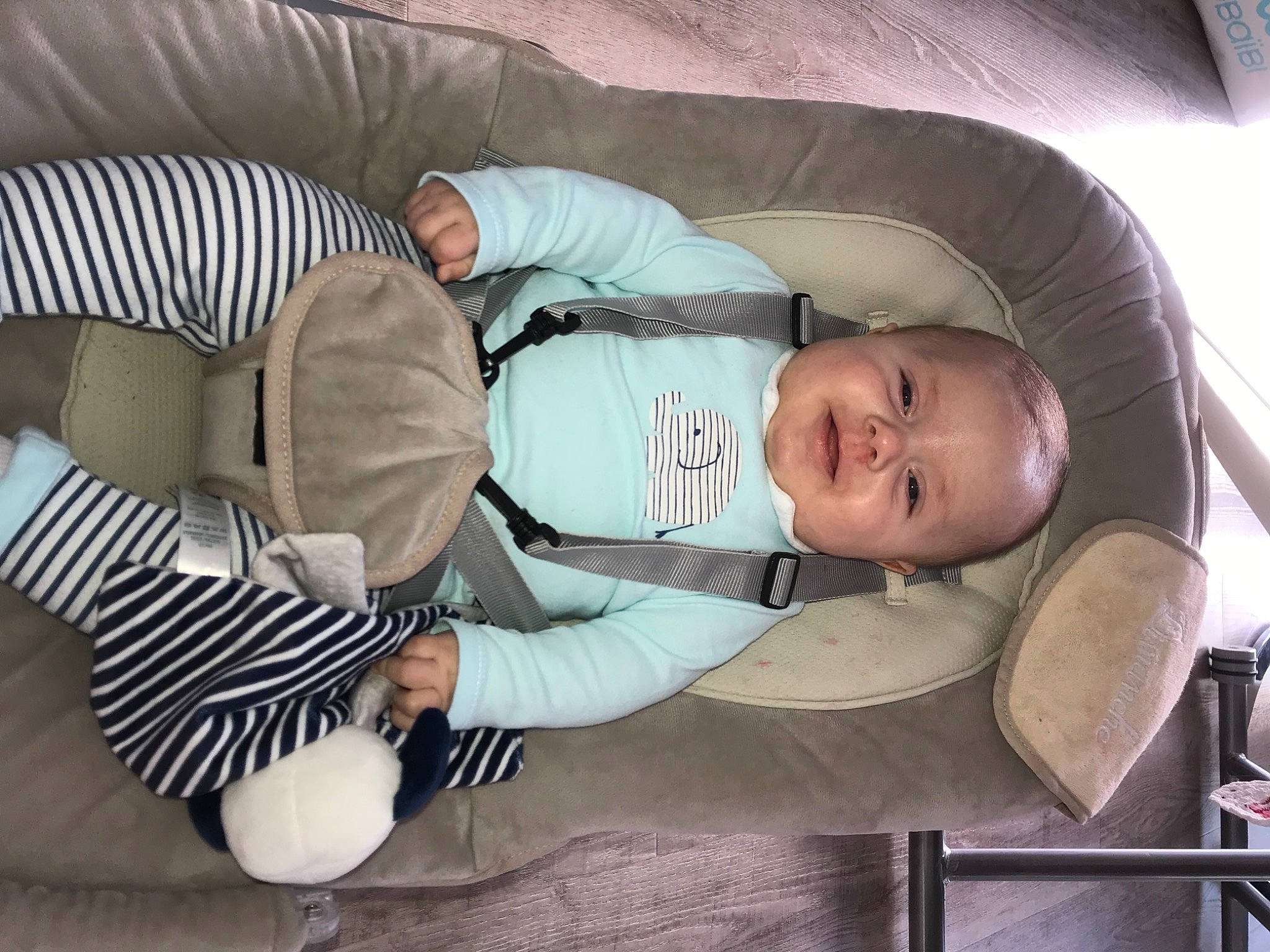 Enzo a rejoint le concours — aidez-le/la à gagner de superbes lots ! baby, baby_products, baby_sleeping, baby_toddler_clothing, child, comfort, lap, nap, person, product, sleep, sock, toddler