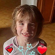 Elina a rejoint le concours — aidez-le/la à gagner de superbes lots ! casual_clothing, child, cute, digital_overlay, face, girl, hair, happy, heart_sticker, indoor, light, playful, portrait, shadow, shirt, smile, star_sticker, tile_floor, wooden_cabinet, young