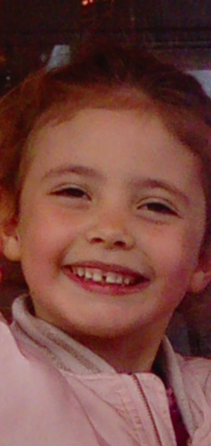 Lilou participe au concours pour gagner de l'argent avec cette photo : cheek, child, chin, close_up, eye, eyebrow, face, facial_expression, forehead, hair, head, jaw, joy, laugh, lip, mouth, nose, organ, person, skin