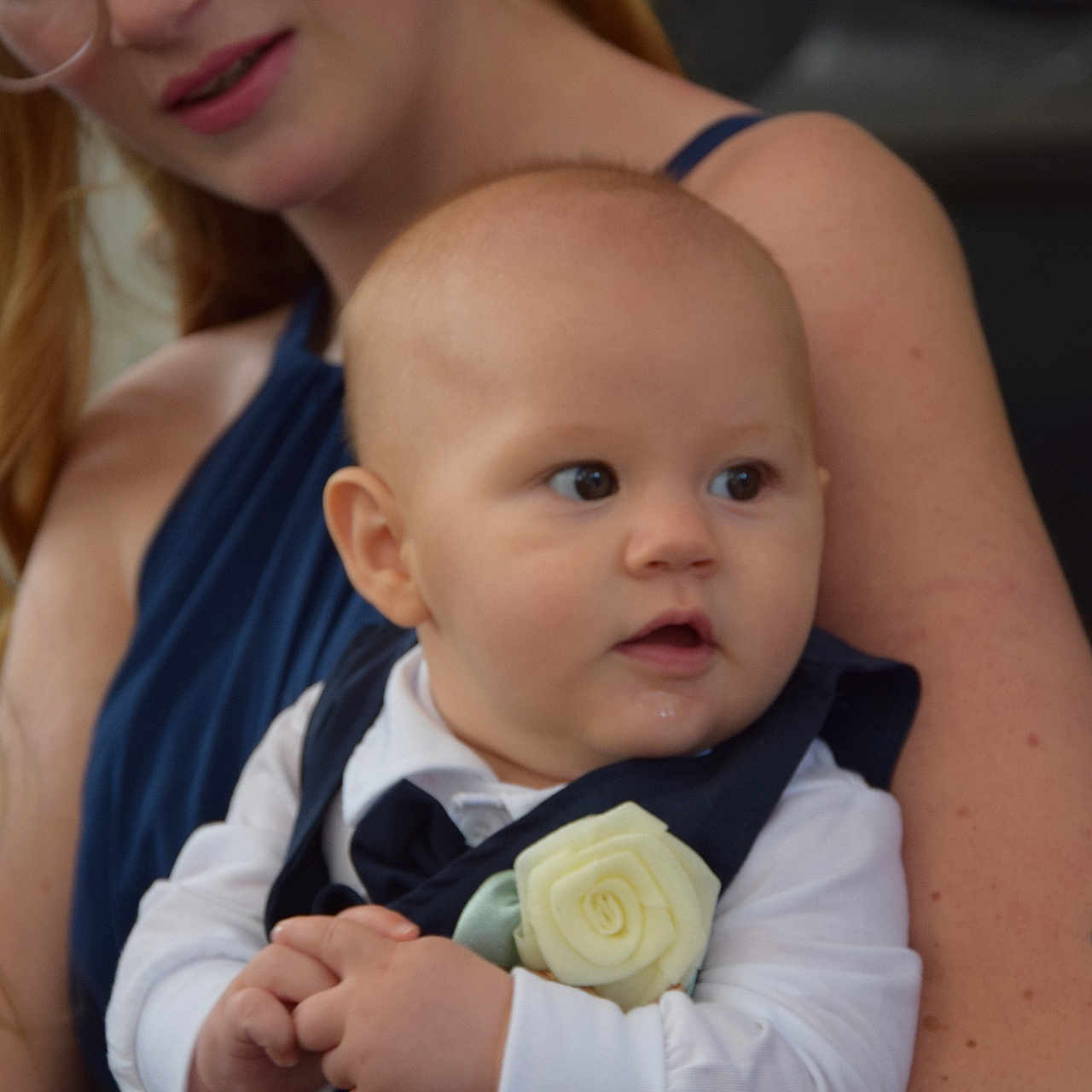 Télio participe au concours pour gagner de l'argent avec cette photo : baby, blue_dress, candid, closeup, expression, face, flower, formal_clothing, glasses, hands, holding, indoor, infant, person, portrait, red_hair, skin, vest, white_shirt, woman
