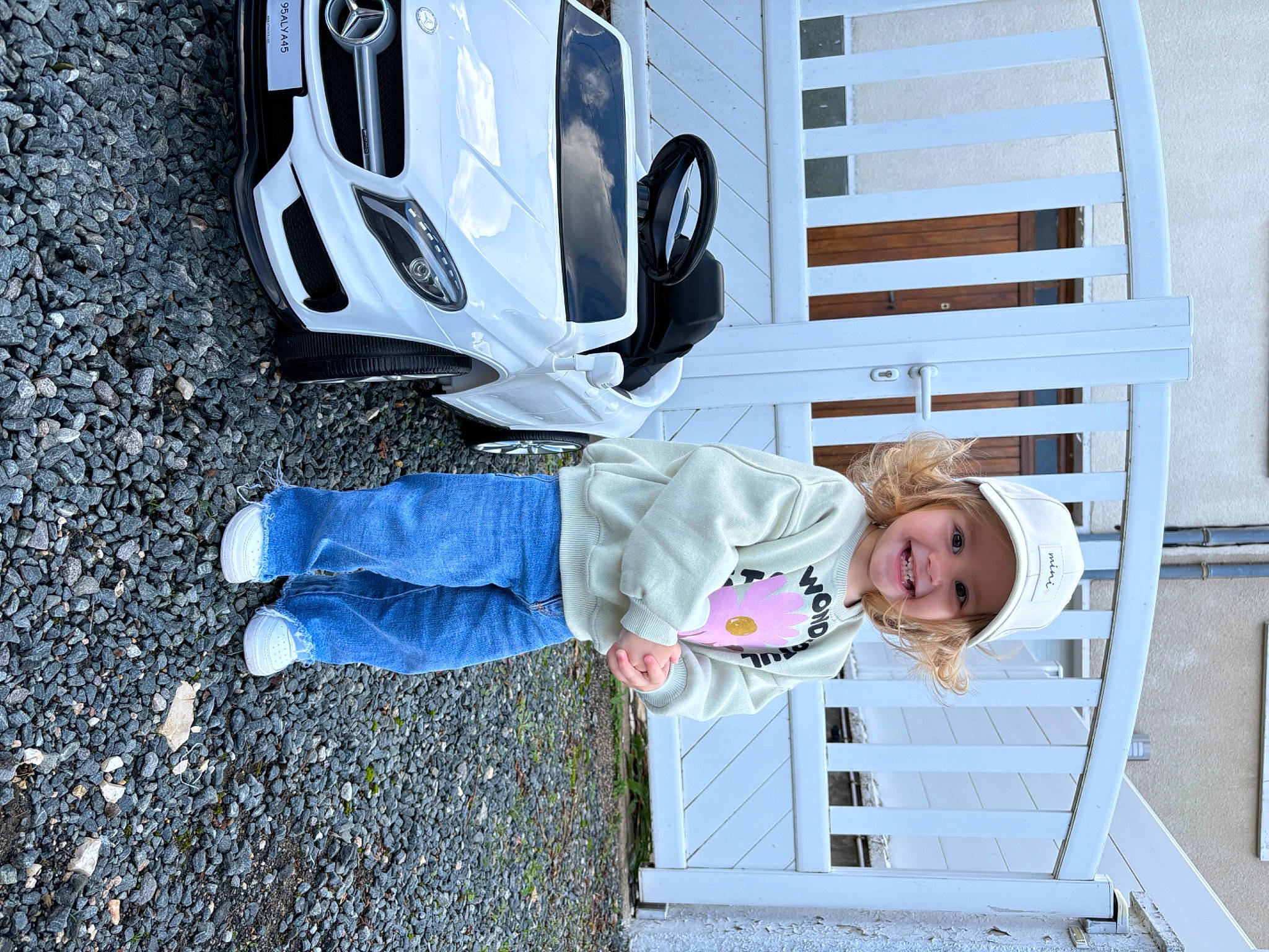 Alya participe au concours pour gagner de l'argent avec cette photo : automotive_design, automotive_exterior, automotive_lighting, automotive_tire, car, clothing, electric_blue, headwear, helmet, hood, joy, leg, motor_vehicle, people, person, sneakers, tire, toddler, vehicle, vehicle_door