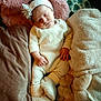 Ambre a rejoint le concours — aidez-le/la à gagner de superbes lots ! baby, sleeping, headband, flower, knitwear, slippers, blanket, pillow, soft, cozy, child, indoor, cute, peaceful, rest, comfort, warm, infant, portrait, person