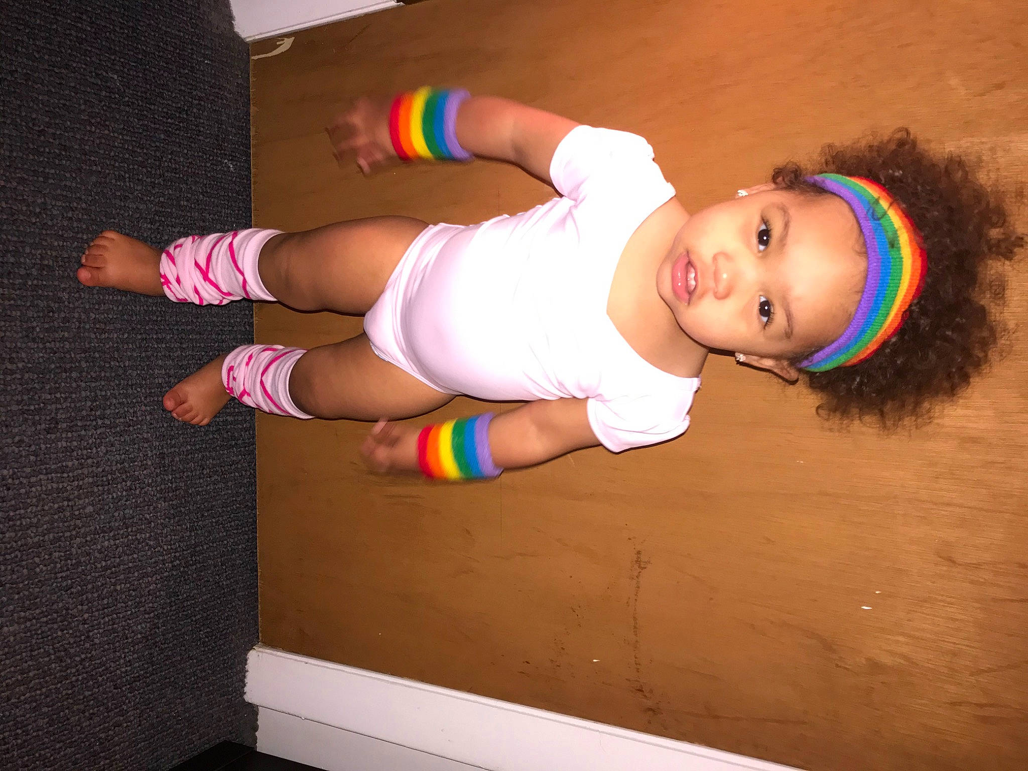 Mariana is registered to the contest to win money with this photo: arm, child, joint, leg, person