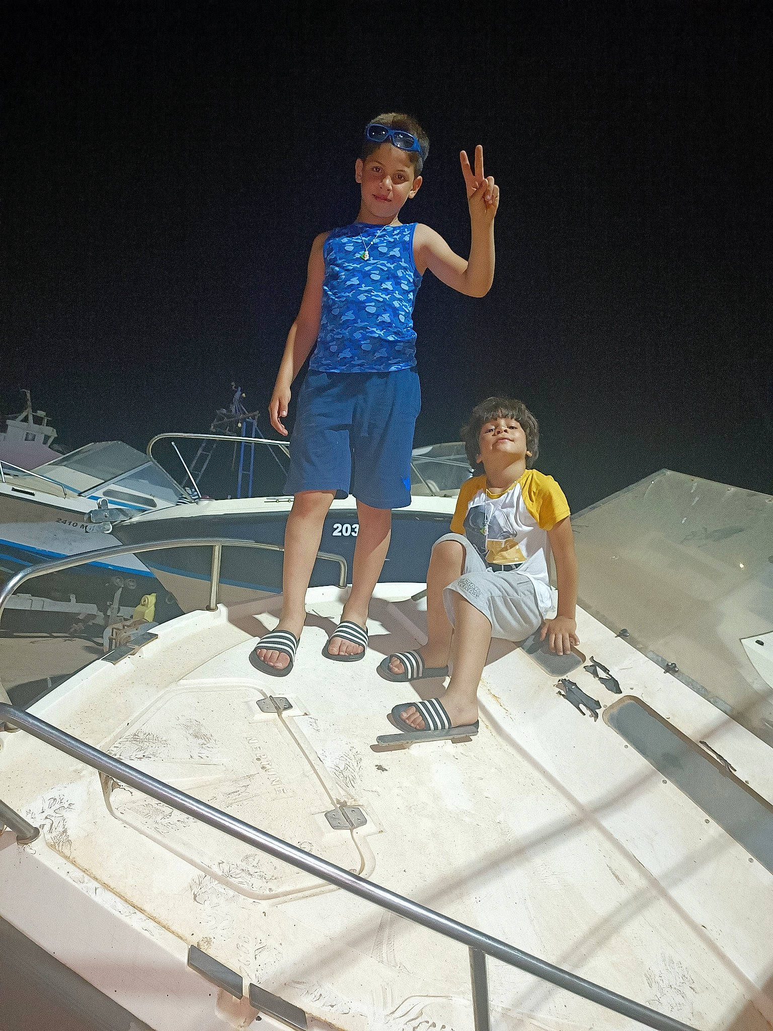 Youcef Ayham participe au concours pour gagner de l'argent avec cette photo : barefoot, entertainment, event, fashion_design, flooring, fun, headwear, joy, leisure, naval_architecture, performance, performing_arts, person, recreation, shorts, t_shirt, toddler, water_transportation, watercraft