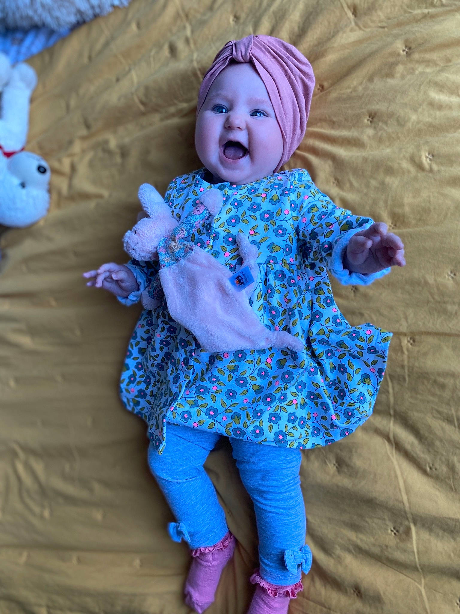 Esmée a rejoint le concours — aidez-le/la à gagner de superbes lots ! aqua, azure, baby, baby_toddler_clothing, blue, child, electric_blue, face, headgear, headwear, outerwear, pattern, person, pink, purple, skin, sleeve, smile, toddler, toy