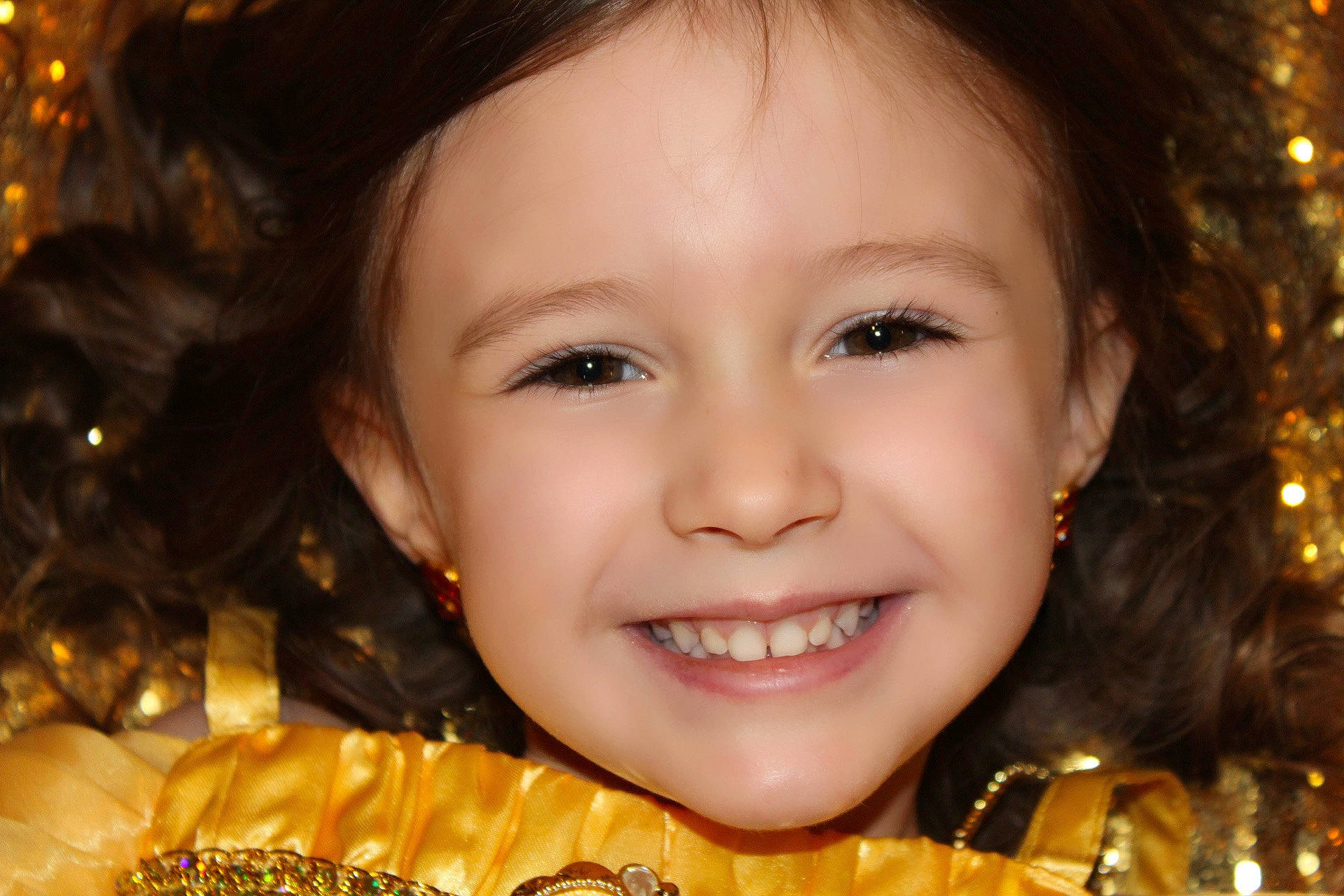 Zoey is registered to the contest to win money with this photo: cheek, chin, eye, eyebrow, face, facial_expression, flash_photography, forehead, hair, hairstyle, happy, head, human, joy, lip, mouth, nose, organ, person, plant