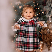 Margarida participe au concours pour gagner de l'argent avec cette photo : bodypart, clothing, coat, costume, dress, face, festival, finger, footwear, hand, happy, head, longsleeve, person, photography, portrait, shoe, skirt, smile, tartan