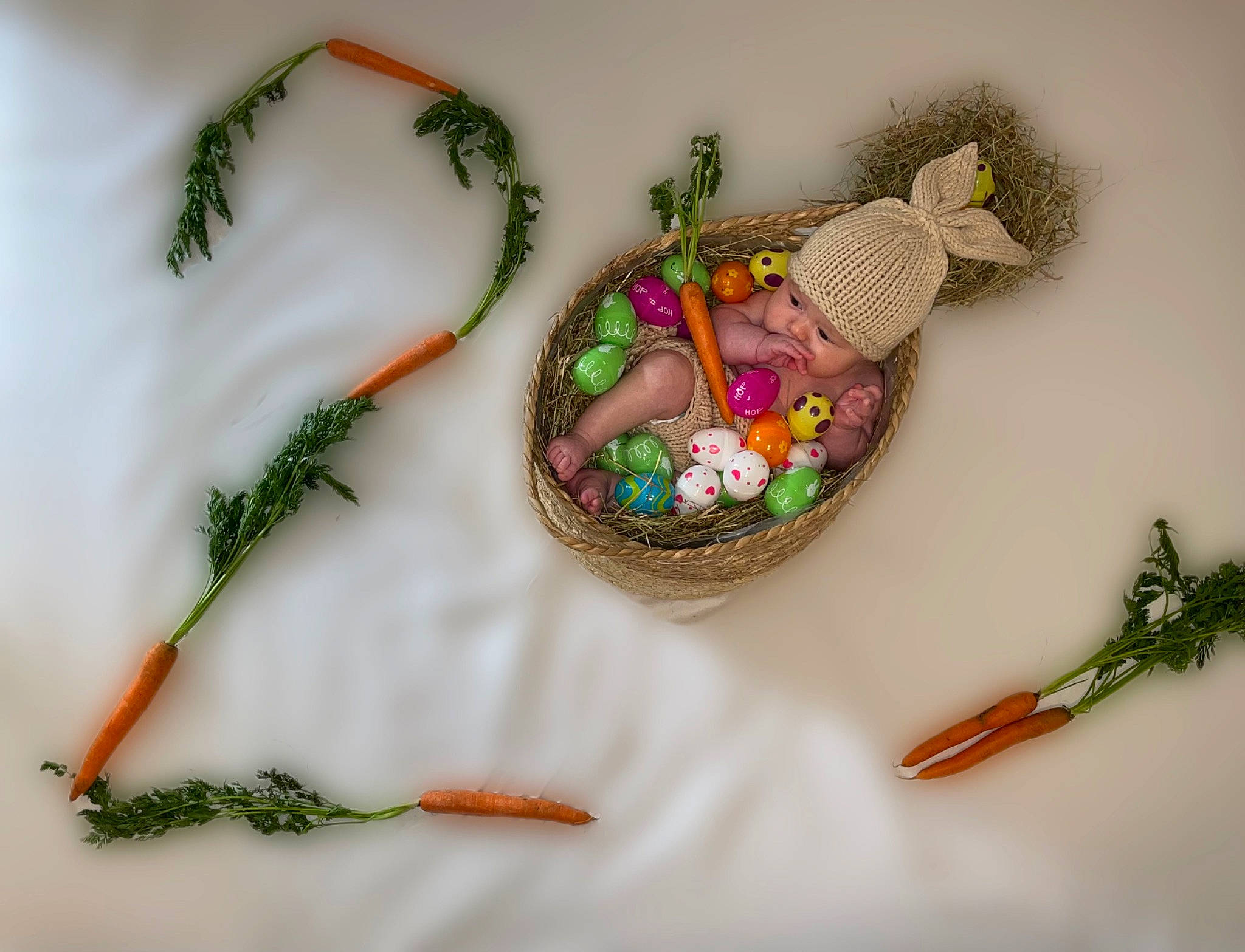 Elly a rejoint le concours — aidez-le/la à gagner de superbes lots ! art, body_jewelry, button, christmas, christmas_decoration, christmas_ornament, craft, creative_arts, earrings, fashion_accessory, feather, font, headwear, holiday_ornament, jewellery, metal, natural_material, ornament, person, twig