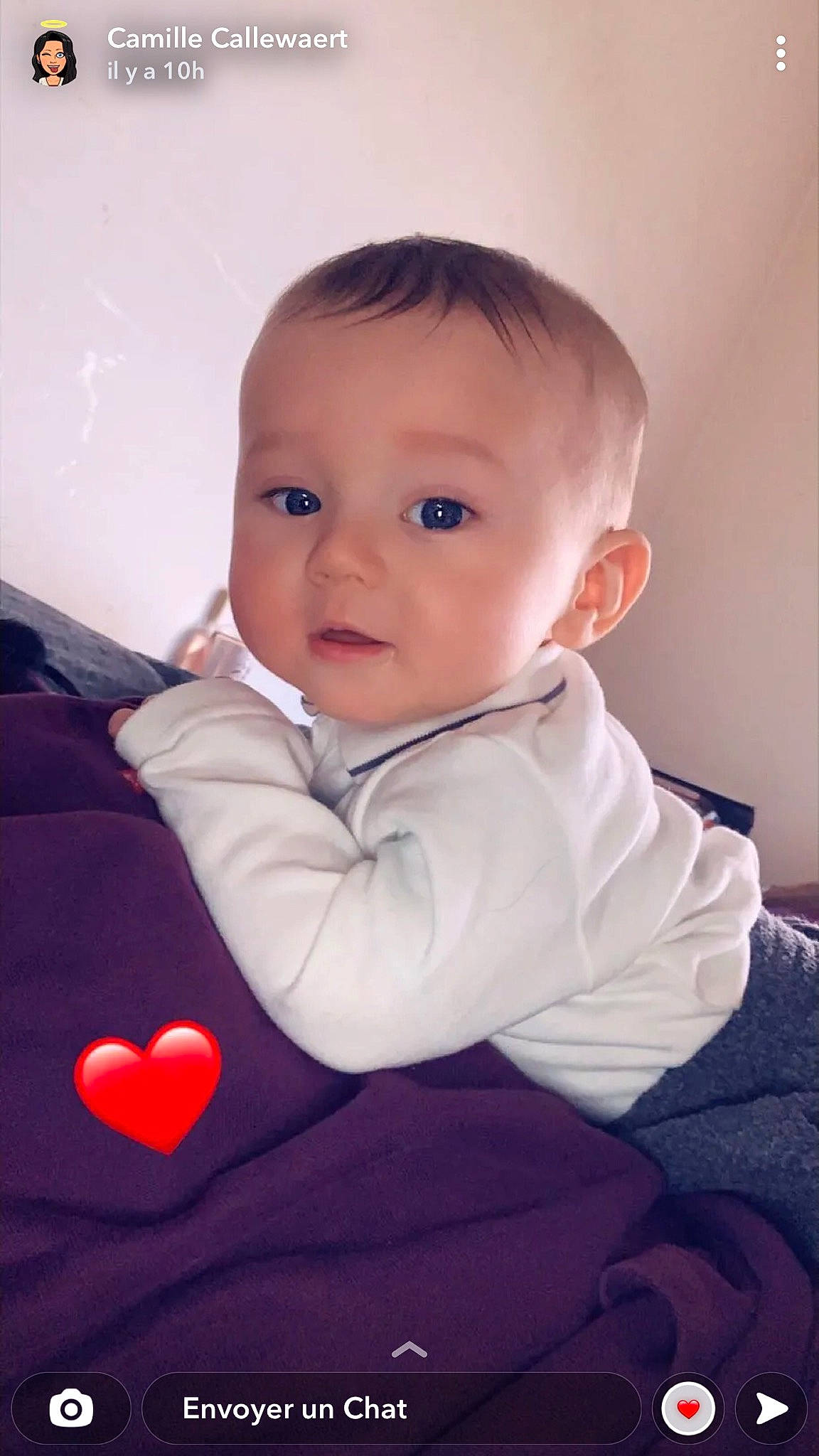 Malone a rejoint le concours — aidez-le/la à gagner de superbes lots ! baby, baby_toddler_clothing, carmine, cheek, child, chin, collar, comfort, eye, flash_photography, fun, happy, iris, lip, nose, person, room, sitting, skin, sleeve