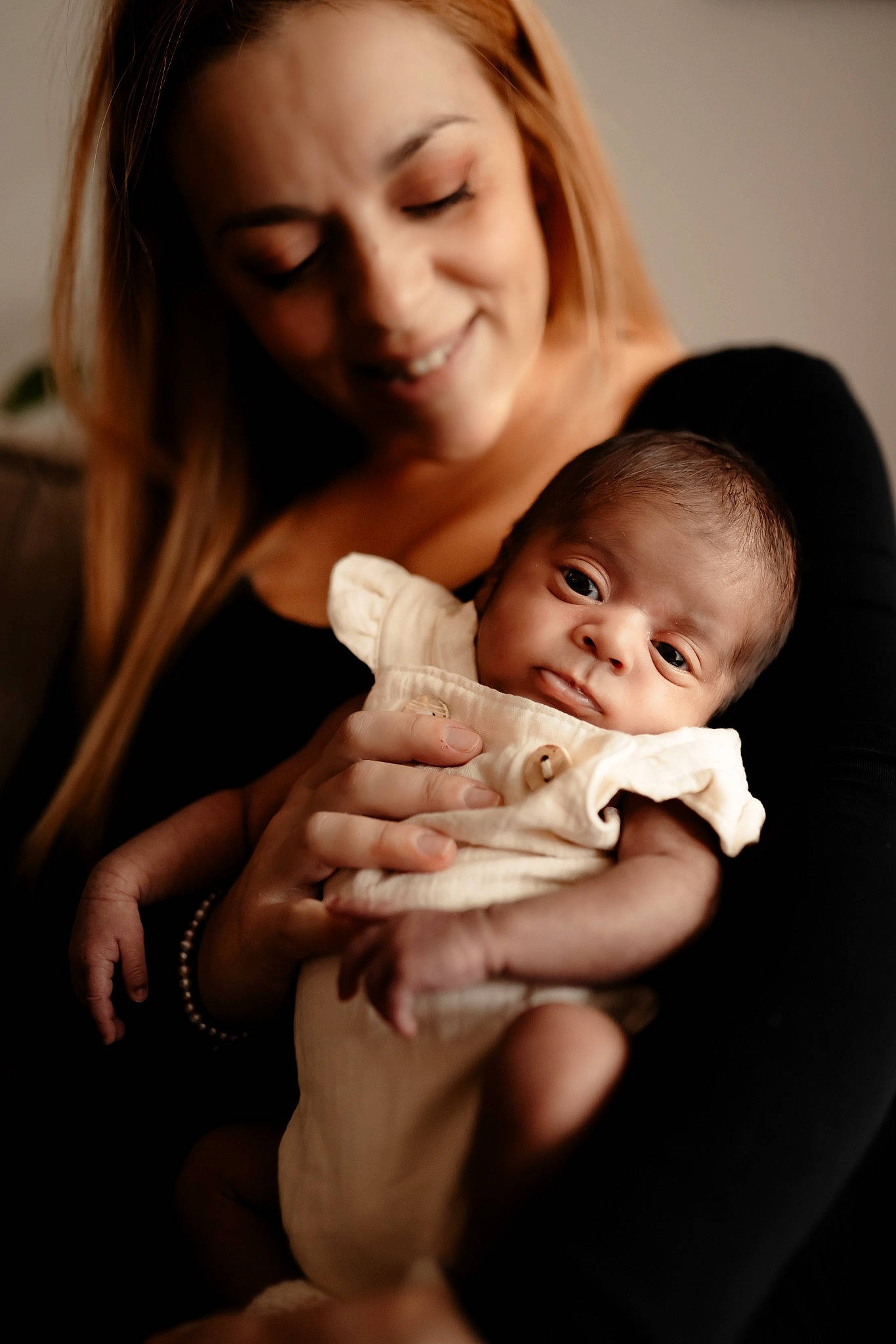 Luna a rejoint le concours — aidez-le/la à gagner de superbes lots ! baby, beauty, cheek, child, comfort, event, face, facial_expression, finger, flash_photography, fun, gesture, hand, happy, jewellery, joy, lip, person, skin, smile