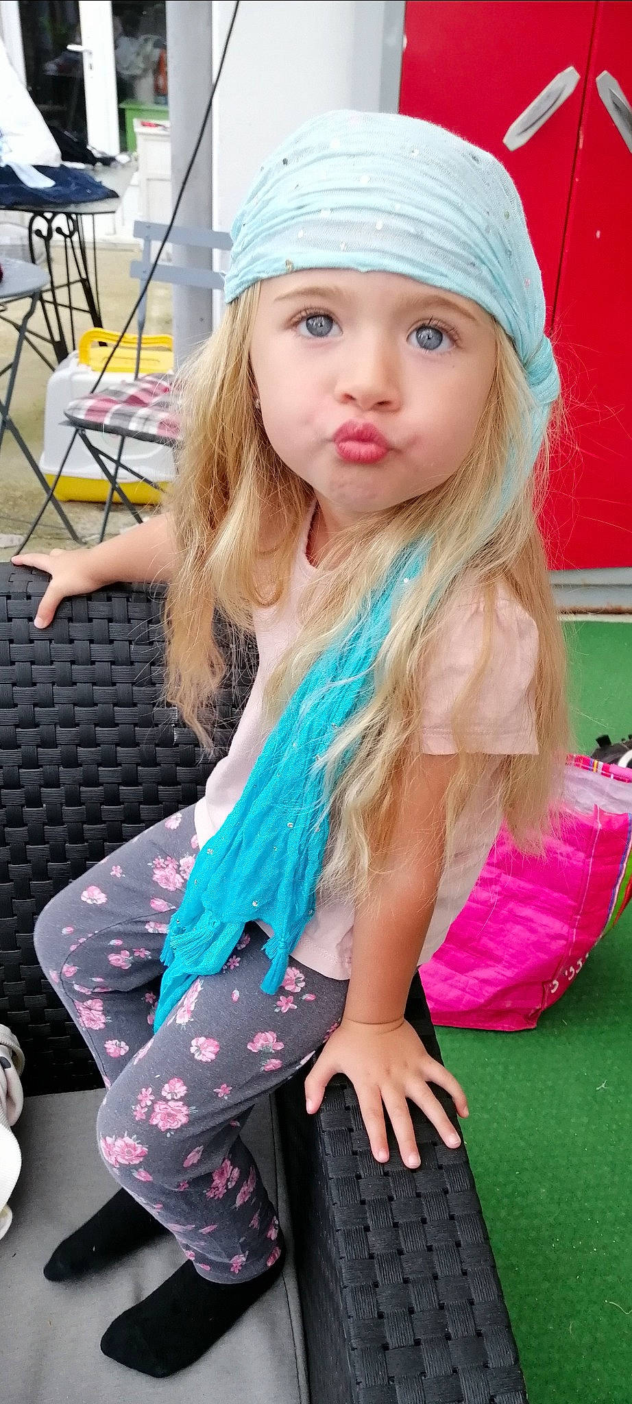 Alicia participe au concours pour gagner de l'argent avec cette photo : beauty, blond, brown_hair, child, cool, electric_blue, facial_expression, fashion, green, hair, happy, headwear, leisure, lip, long_hair, magenta, person, pink, purple, skin