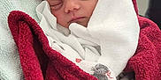 Emy participe au concours pour gagner de l'argent avec cette photo : adult_hand, baby, blanket, care, closeup, cozy, gentle, human, indoor, infant, newborn, peaceful, person, portrait, red_blanket, sleeping, soft_texture, tender, white_cloth, wrapped