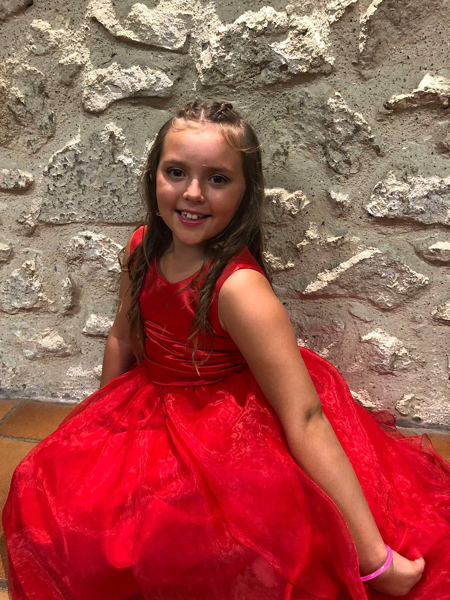 Alycia a rejoint le concours — aidez-le/la à gagner de superbes lots ! day_dress, dress, eye, face, facial_expression, fashion_design, flash_photography, hair, hairstyle, happy, joy, muscle, person, pink, shoulder, skin, smile, standing, textile, thigh