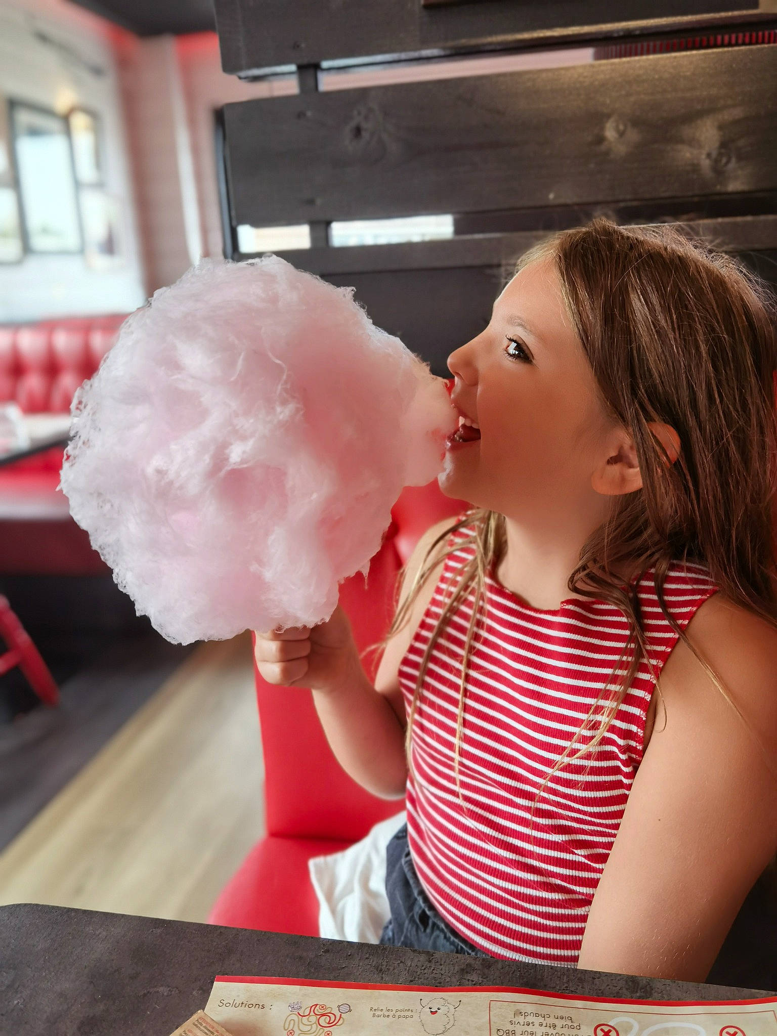 Alycia a rejoint le concours — aidez-le/la à gagner de superbes lots ! beauty, child, comfort_food, cotton_candy, cuisine, dessert, food, food_craving, frozen_dessert, fun, happy, nose, organ, party_supply, person, pink, sweetness, table, tableware, toddler