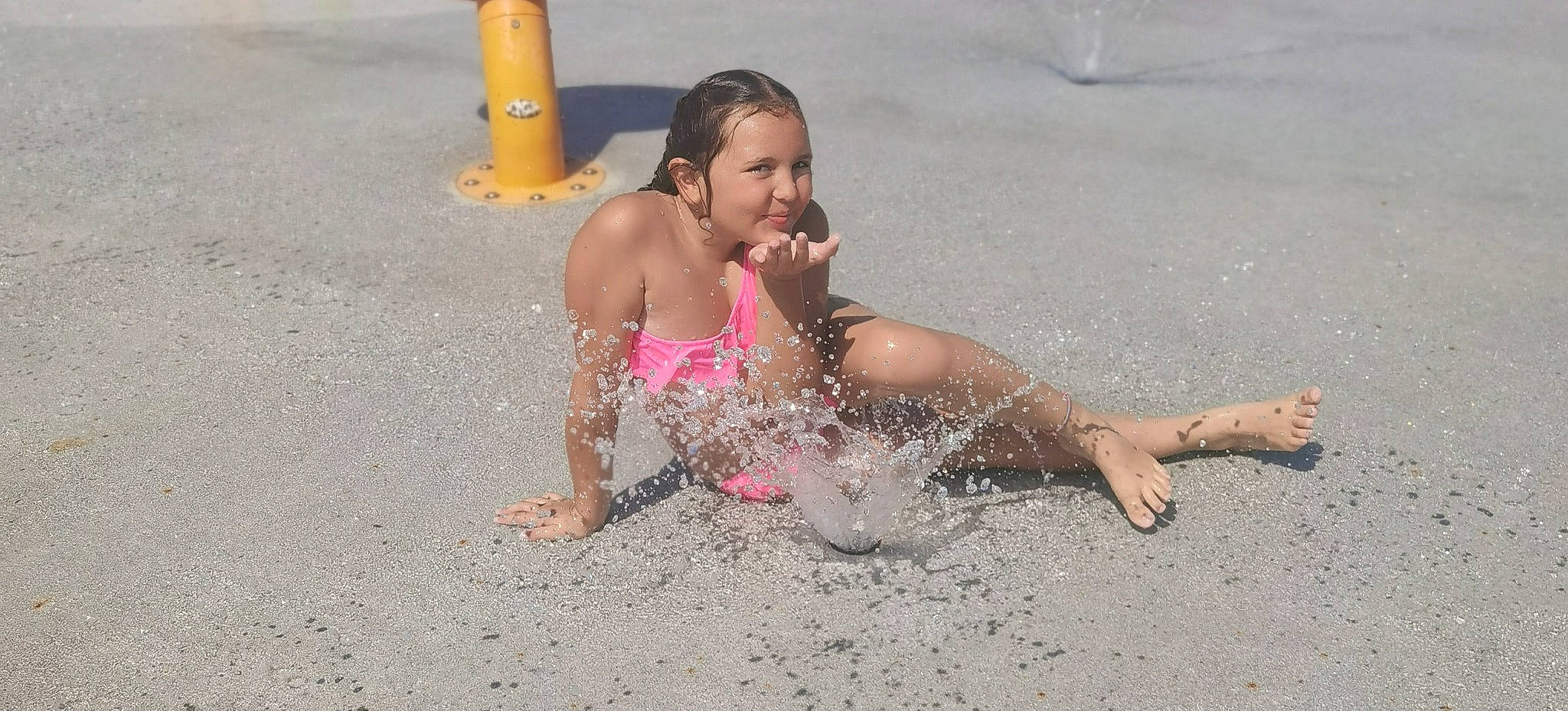 Alycia a rejoint le concours — aidez-le/la à gagner de superbes lots ! barefoot, bathing, beach, body_of_water, chest, event, face, foot, fun, happy, head, joy, leisure, people_on_beach, person, recreation, sand, swimwear, thigh, toddler
