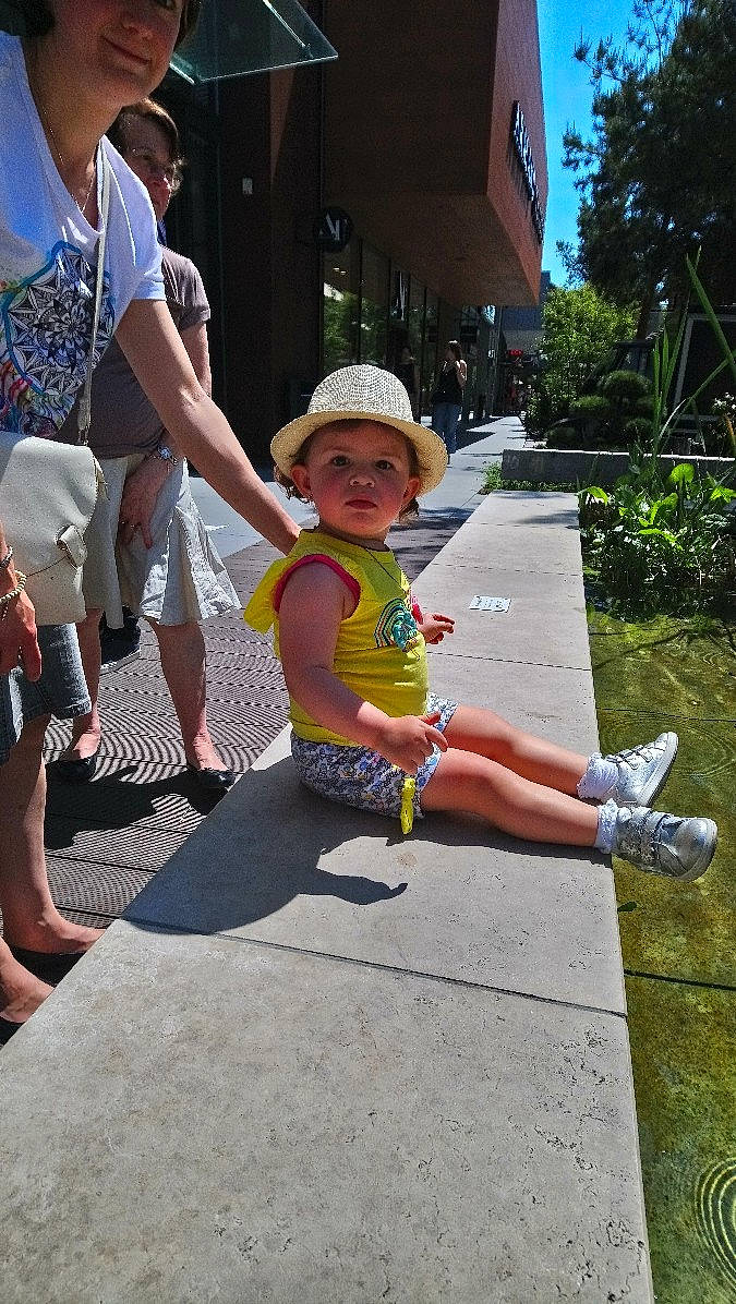 Jeanne a rejoint le concours — aidez-le/la à gagner de superbes lots ! child, fun, games, headwear, leisure, person, play, recreation, smile, summer, toddler, tourism, vacation, water