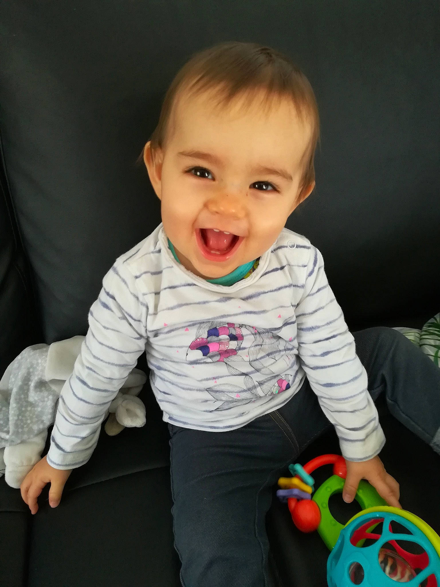 Elena a rejoint le concours — aidez-le/la à gagner de superbes lots ! baby_products, boy, cheek, child, cool, day, eye, fun, infant, iris, joy, person, play, product, sitting, skin, smile, standing, textile, toddler