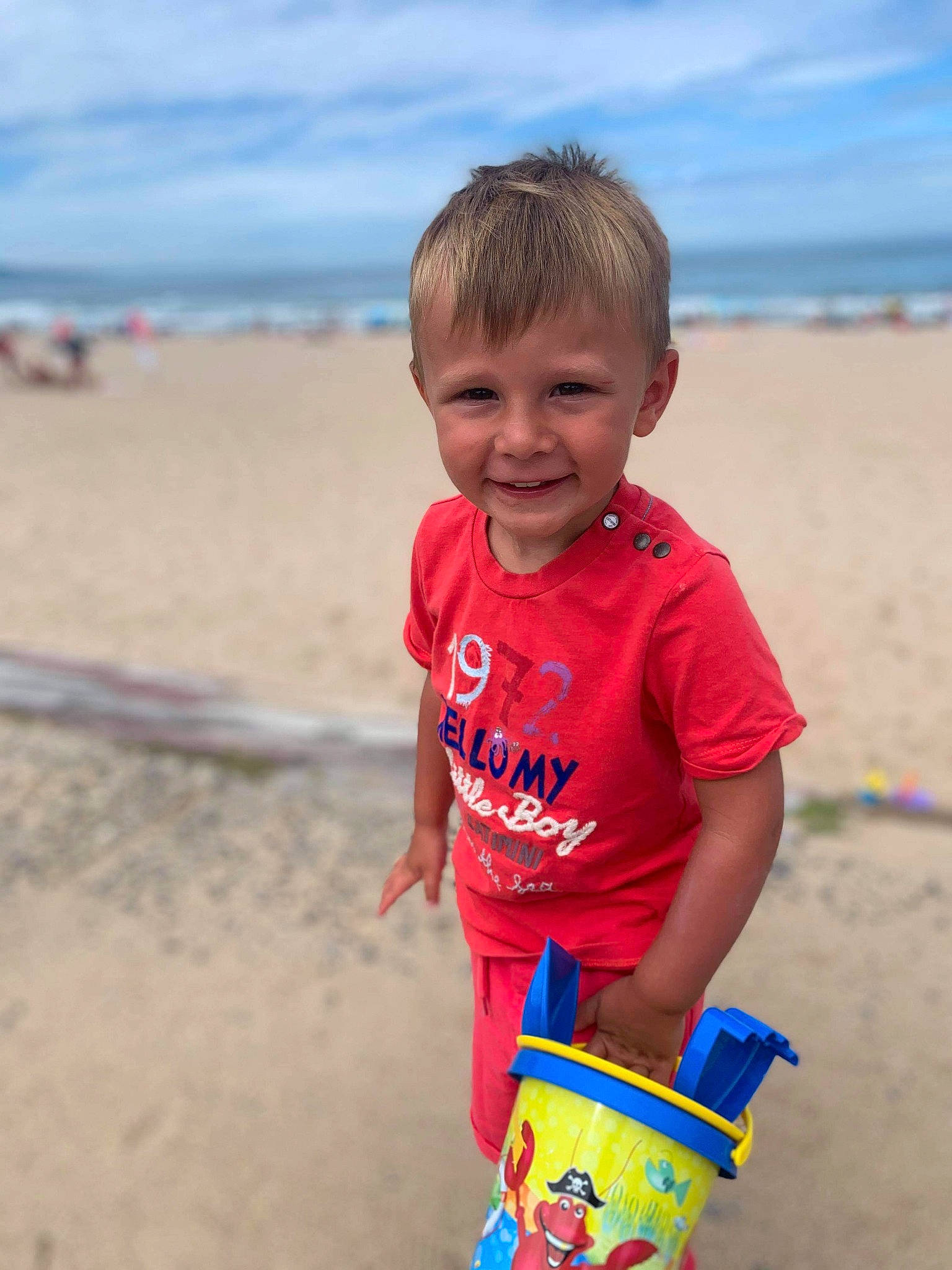 Lorenzo participe au concours pour gagner de l'argent avec cette photo : beach, blue, child, cloud, coast, fun, happy, holiday, joy, ocean, person, play, sand, sea, sky, smile, summer, t_shirt, toddler, vacation