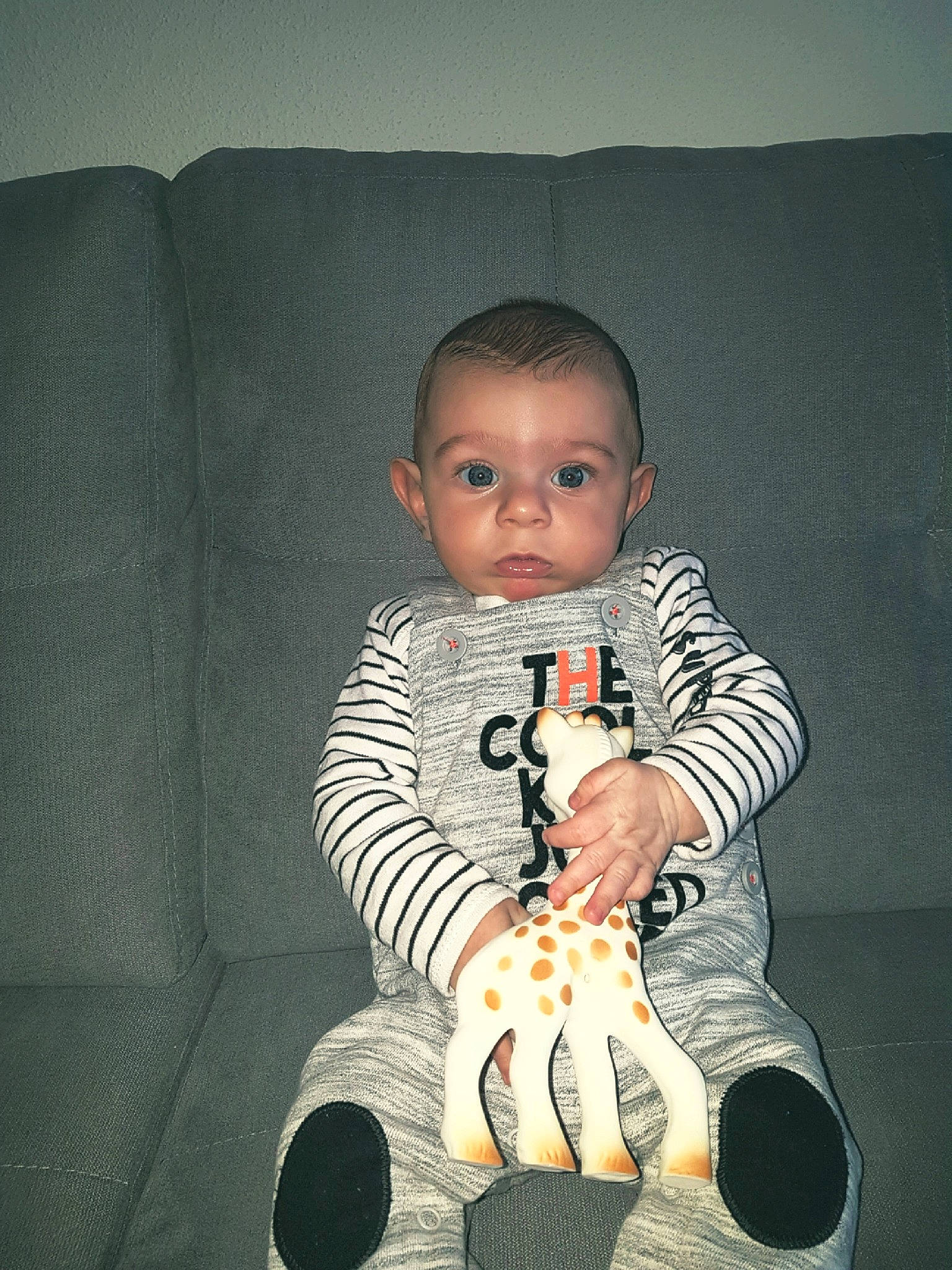 Meysson a rejoint le concours — aidez-le/la à gagner de superbes lots ! child, person, sitting, toddler