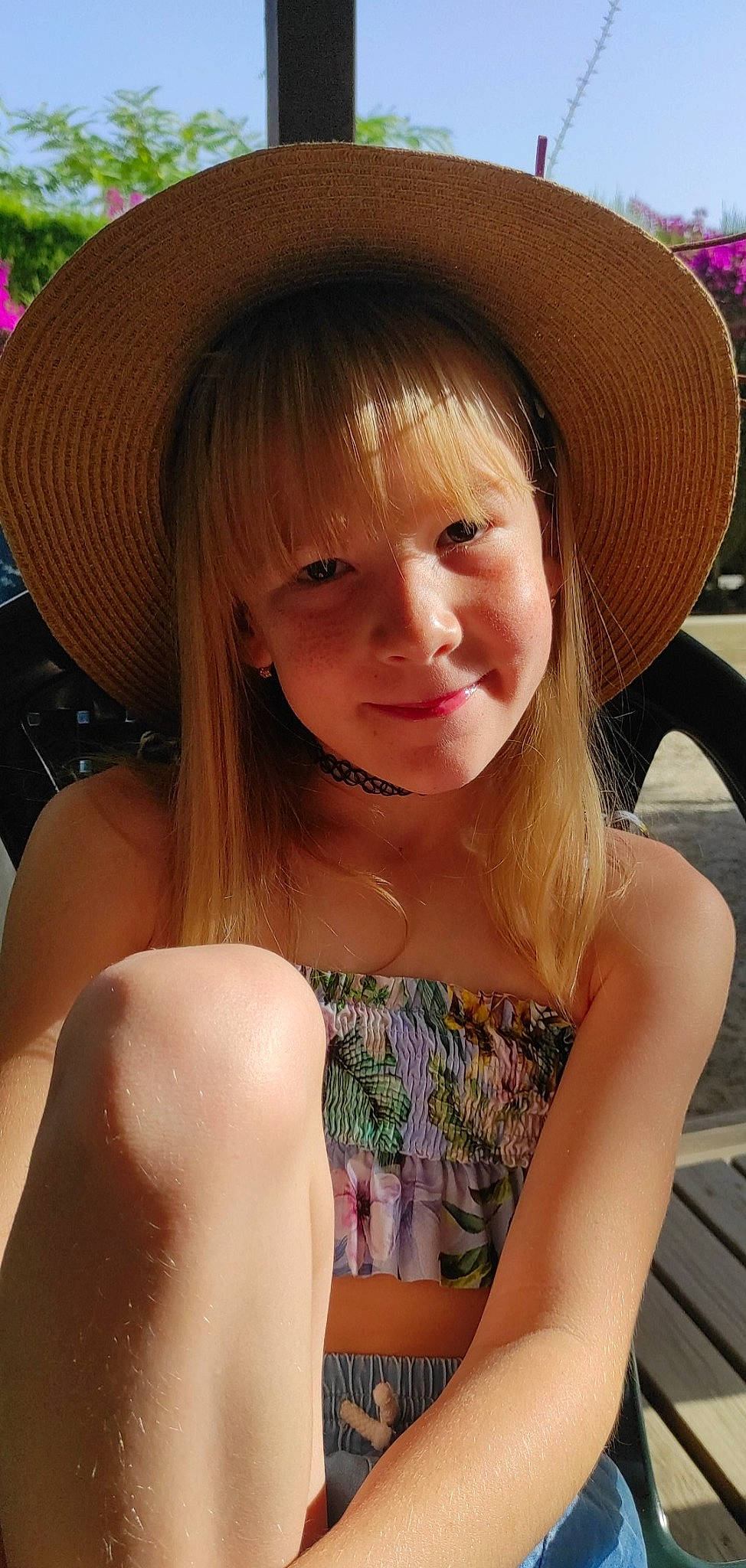 Lizzy a rejoint le concours — aidez-le/la à gagner de superbes lots ! chin, cool, eyebrow, eyelash, face, facial_expression, fedora, fun, hair, hairstyle, hat, human, human_body, lip, mouth, neck, organ, person, skin, smile