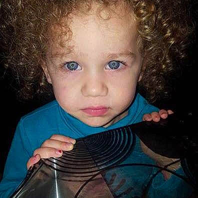 Kaëlane a rejoint le concours — aidez-le/la à gagner de superbes lots ! child, eye, face, girl, hairstyle, head, nose, organ, person, portrait, toddler