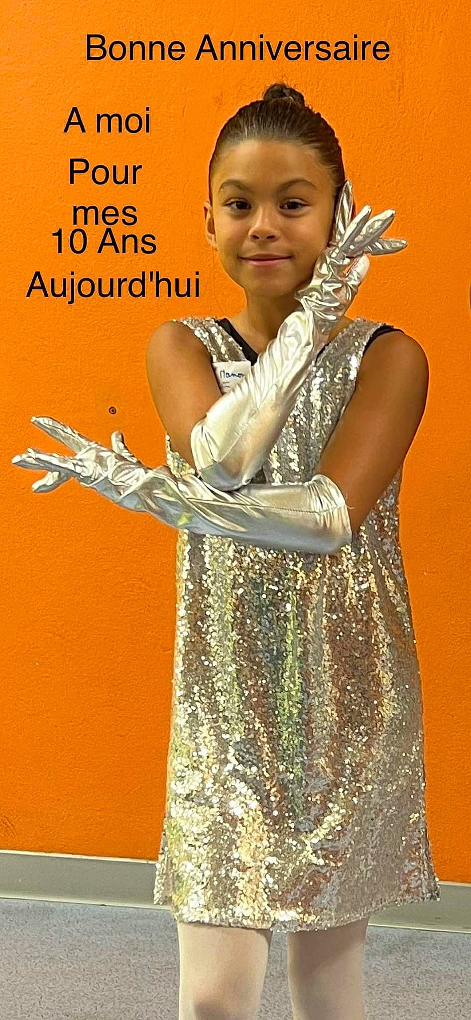 Maëlly a rejoint le concours — aidez-le/la à gagner de superbes lots ! abdomen, bracelet, child, event, fashion_accessory, fashion_design, fashion_model, formal_wear, gesture, happy, human_body, jewellery, joy, necklace, performing_arts, person, photo_shoot, poster, sari, smile