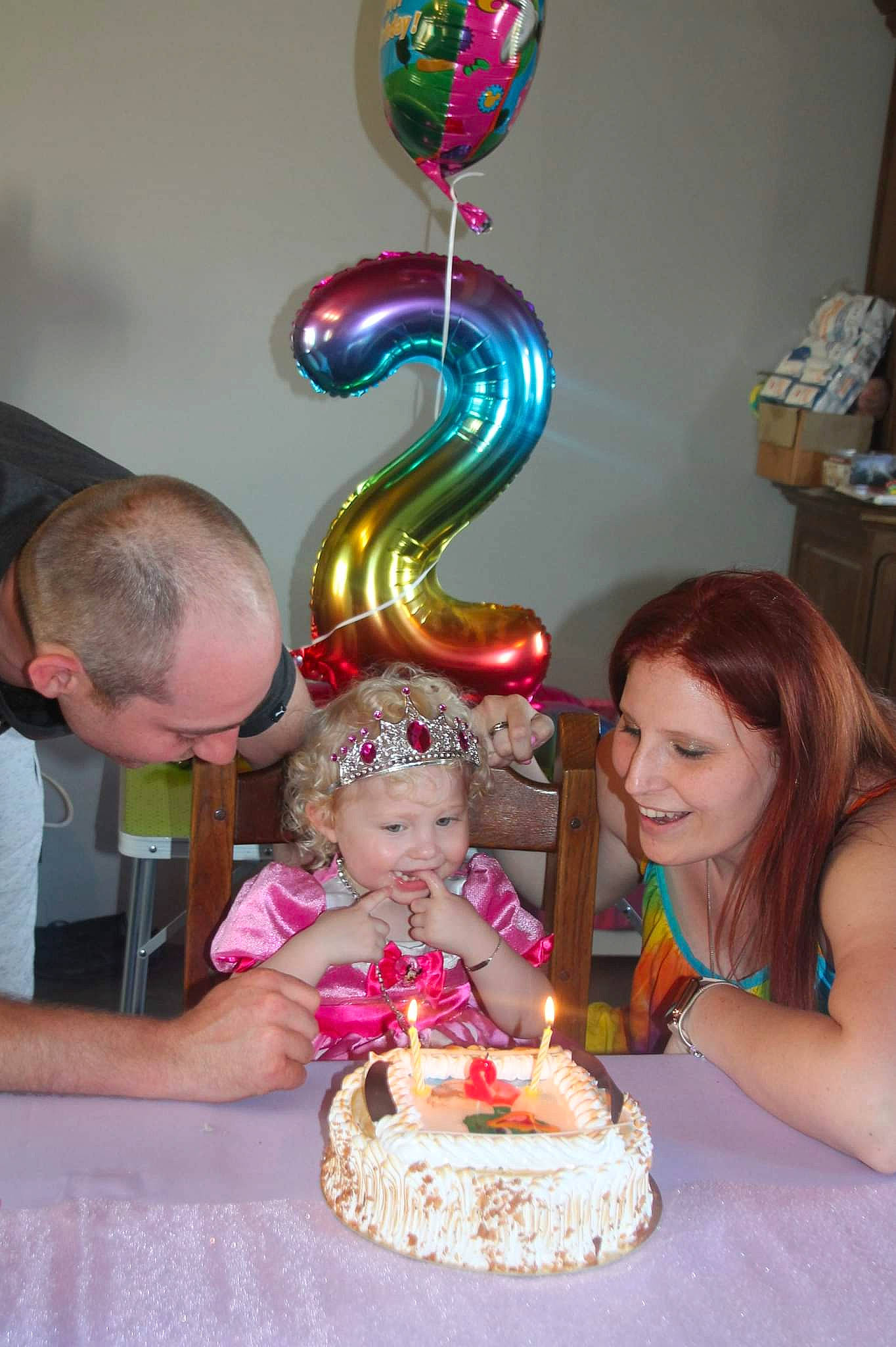 Annabelle participe au concours pour gagner de l'argent avec cette photo : birthday_cake, birthday_candle, birthday_party, cake, cake_decorating, cake_decorating_supply, candle, chair, dress, food, fun, head, headwear, icing, joy, person, pink, plate, smile, sugar_cake