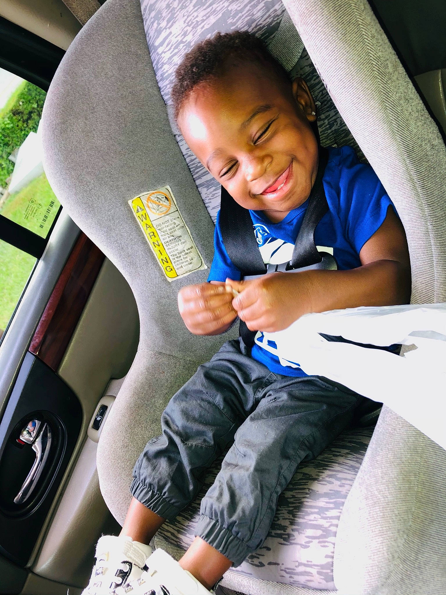 Jataveon is registered to the contest to win money with this photo: automotive_design, automotive_mirror, car, car_seat, car_seat_cover, comfort, finger, hand, head_restraint, jeans, joy, motor_vehicle, person, product, seat_belt, smile, steering_part, steering_wheel, toddler, vehicle