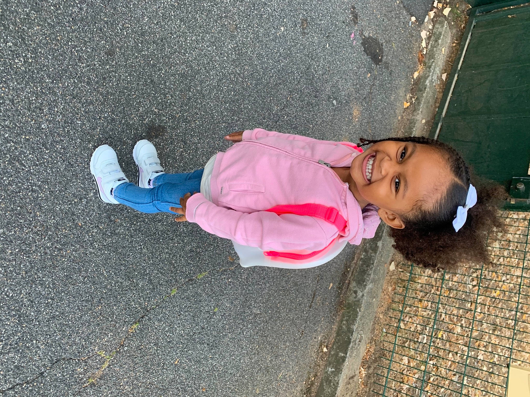 Peyton participe au concours pour gagner de l'argent avec cette photo : baby_toddler_clothing, child, curious, joy, person, sock, tar, toddler, walking_shoe