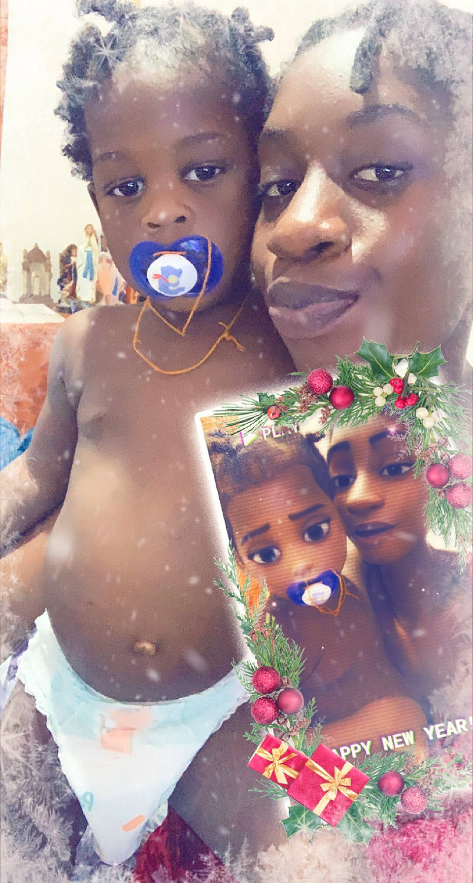 Fabien participe au concours pour gagner de l'argent avec cette photo : adaptation, black_hair, eyelash, face, facial_expression, fashion, flower, fun, gesture, hairstyle, happy, human, interaction, muscle, necklace, people, person, photograph, skin, smile