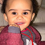 Nidhoimi Arya a rejoint le concours — aidez-le/la à gagner de superbes lots ! baby, child, closeup, clothing, couch, cozy, cute, expression, eyes, face, hand, happy, indoor, person, portrait, sitting, smiling, sweater, toddler, young