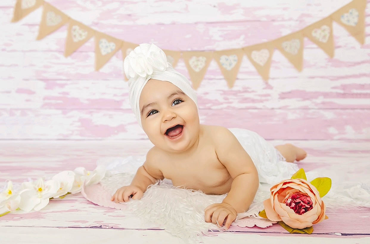 Nalia a rejoint le concours — aidez-le/la à gagner de superbes lots ! baby, baby_bathing, baby_laughing, baby_sleeping, bathing, child, fashion_accessory, hair_accessory, happy, headband, headgear, headpiece, headwear, person, photography, pink, product, skin, smile, toddler