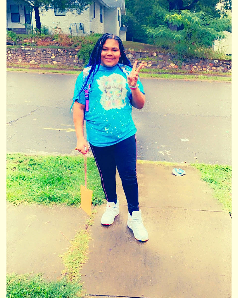 Amaziah is registered to the contest to win money with this photo: azure, beauty, denim, grass, green, happy, joy, knee, leisure, light, line, magenta, morning, people_in_nature, person, sleeve, smile, summer, t_shirt, thigh