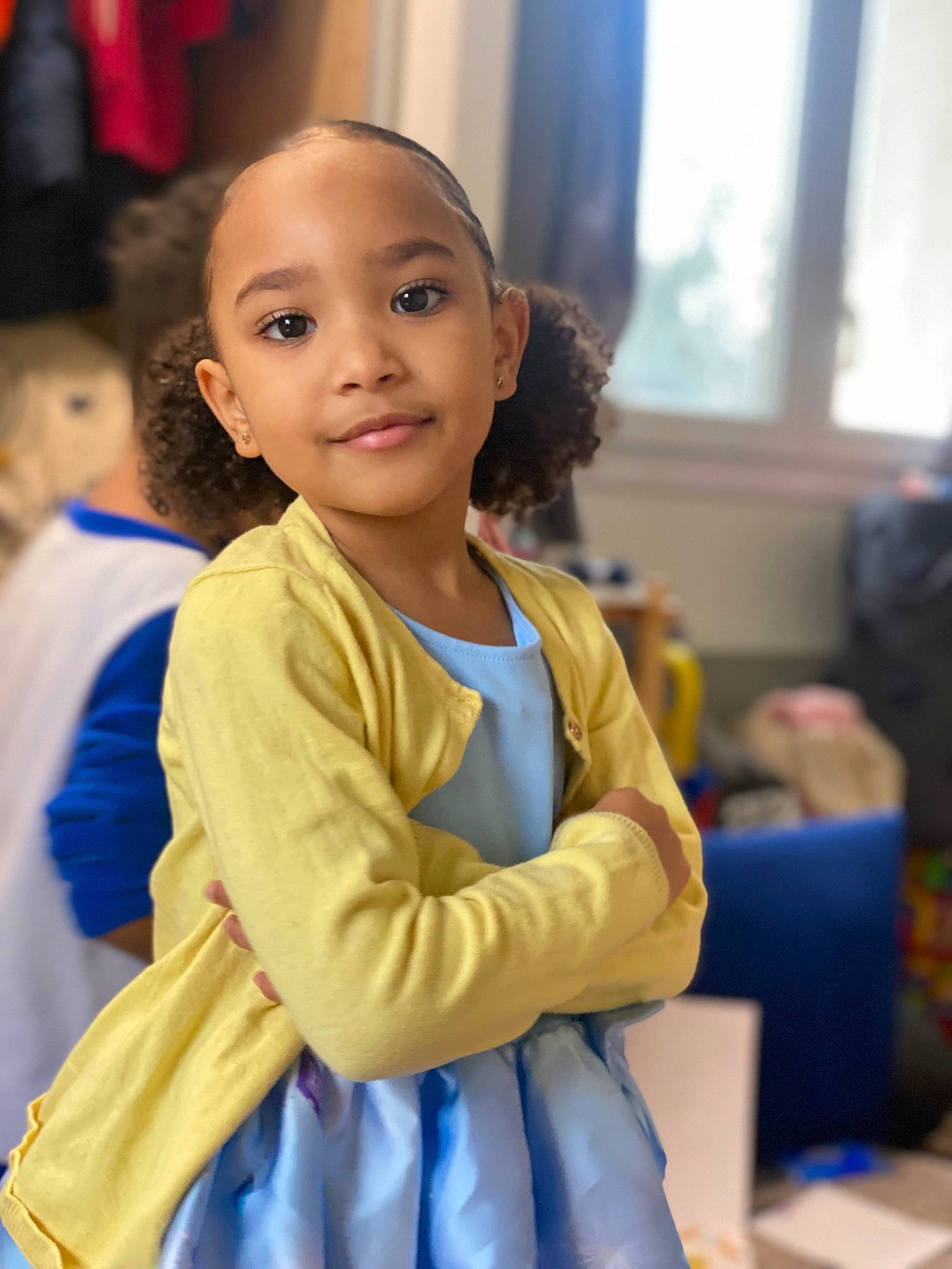 Lina a rejoint le concours — aidez-le/la à gagner de superbes lots ! child, community, curtain, dance, electric_blue, event, fashion_design, fun, hairstyle, happy, human, jewellery, joy, necklace, person, recreation, room, smile, toddler, tradition