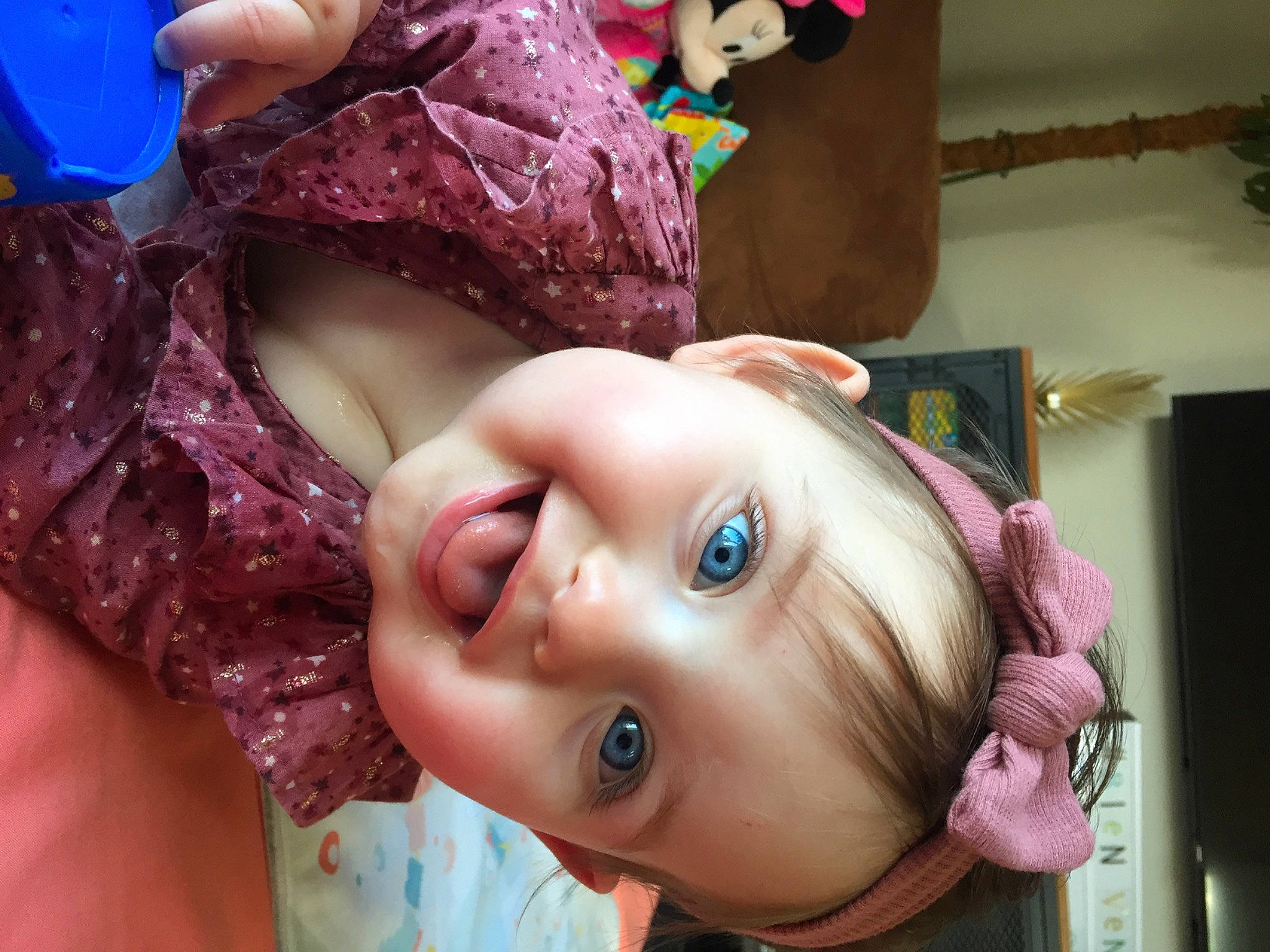 Maëly participe au concours pour gagner de l'argent avec cette photo : baby, carmine, cheek, child, eyelash, fashion_accessory, flesh, forehead, hair_coloring, happy, headgear, lip, magenta, meat, mouth, person, pink, purple, skin, throat