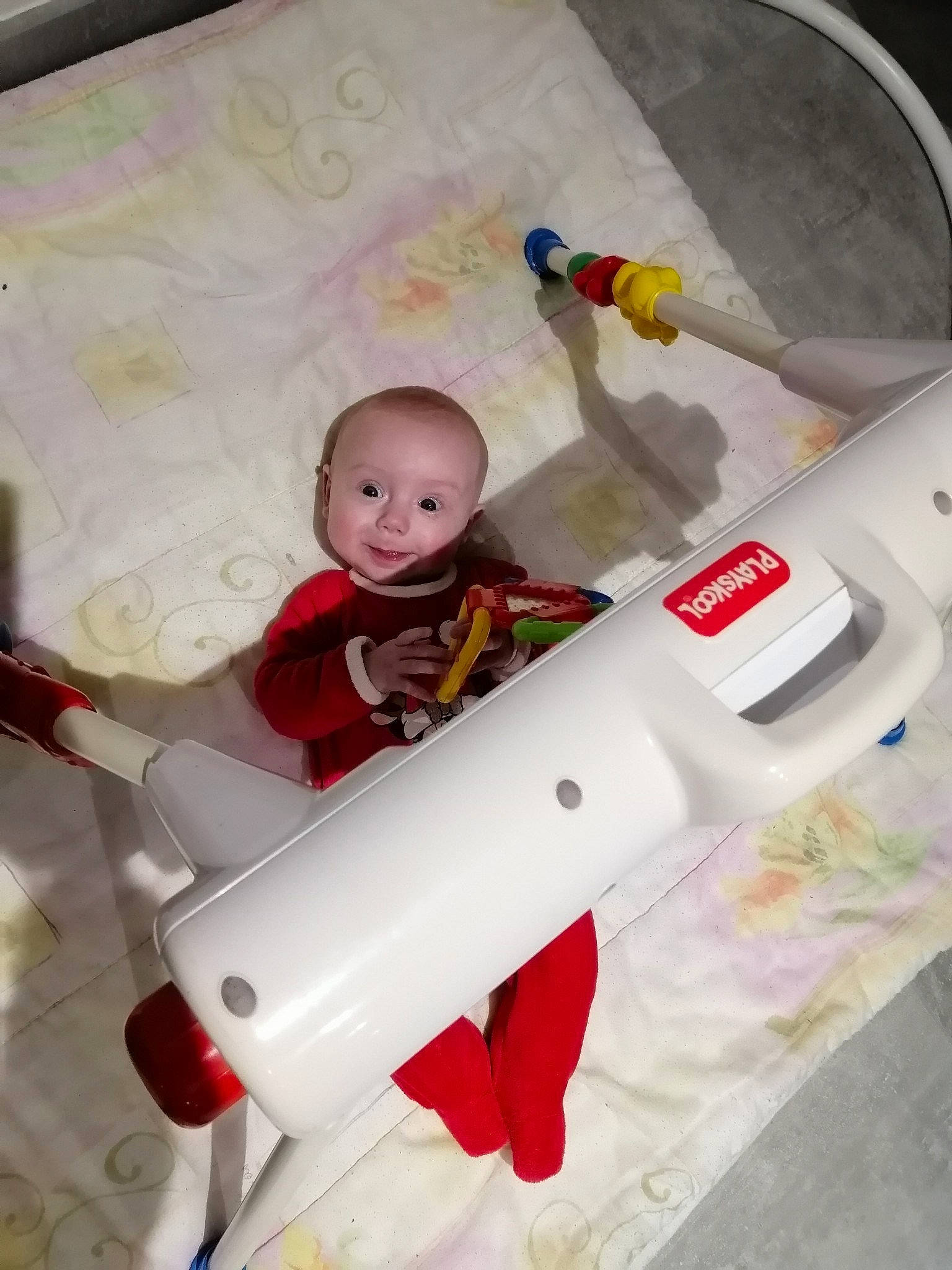 Fanny a rejoint le concours — aidez-le/la à gagner de superbes lots ! baby, baby_products, baby_safety, baby_toddler_clothing, baby_toys, carmine, child, fictional_character, fun, gadget, happy, machine, person, plastic, room, sleeve, smile, stuffed_toy, t_shirt, toddler