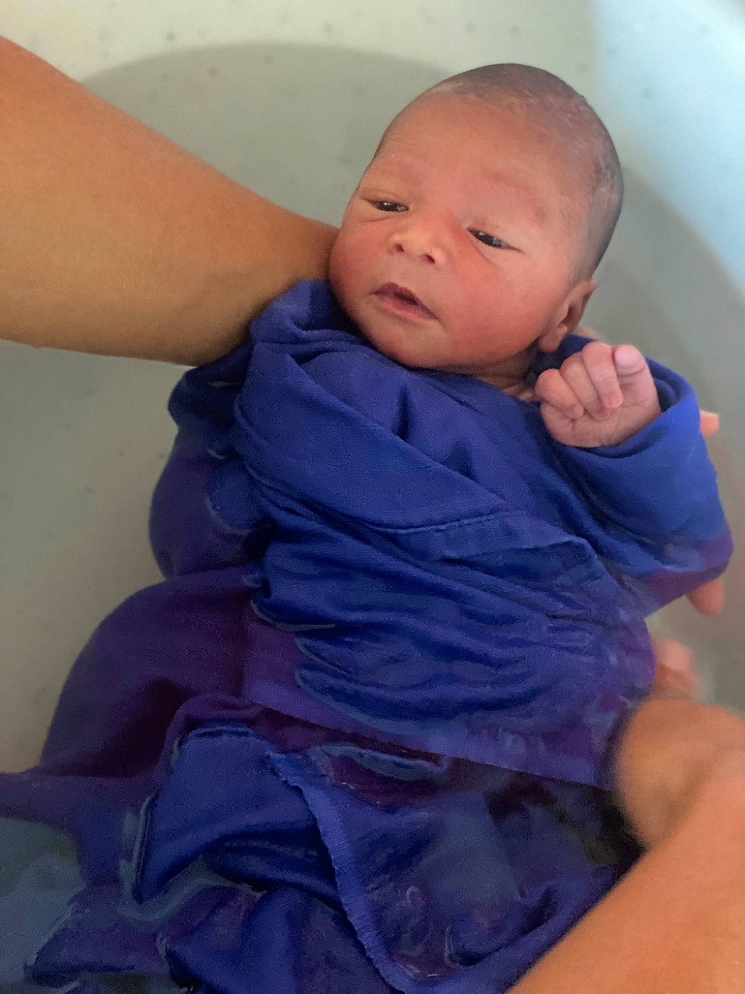 Daélann participe au concours pour gagner de l'argent avec cette photo : arm, baby, baby_toddler_clothing, cheek, comfort, eye, finger, gesture, hand, human_body, iris, joint, leg, lip, neck, nose, person, purple, sleeve, stomach