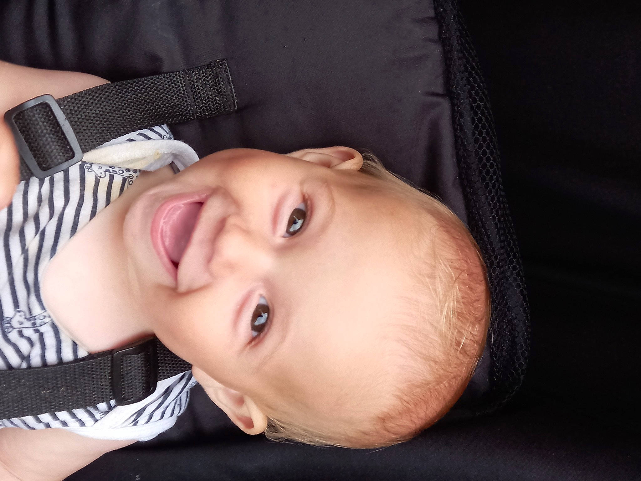 Sayan a rejoint le concours — aidez-le/la à gagner de superbes lots ! baby, baby_toddler_clothing, cheek, child, comfort, eyebrow, eyelash, flash_photography, headgear, iris, joy, lip, mouth, neck, nose, pattern, person, portrait_photography, skin, smile