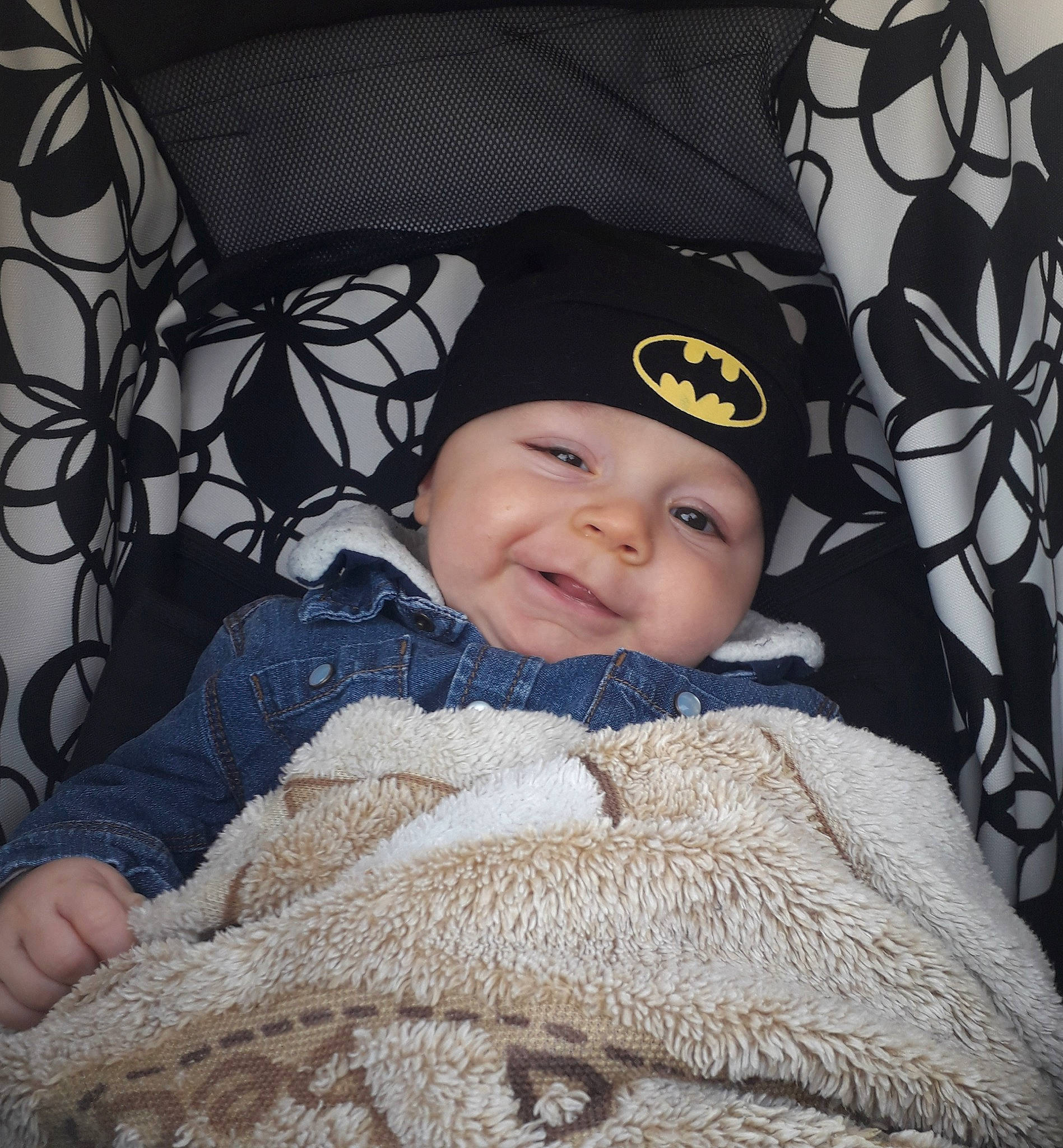 Dany participe au concours pour gagner de l'argent avec cette photo : baby, beanie, cap, child, headgear, headwear, knit_cap, person, sleep, toddler