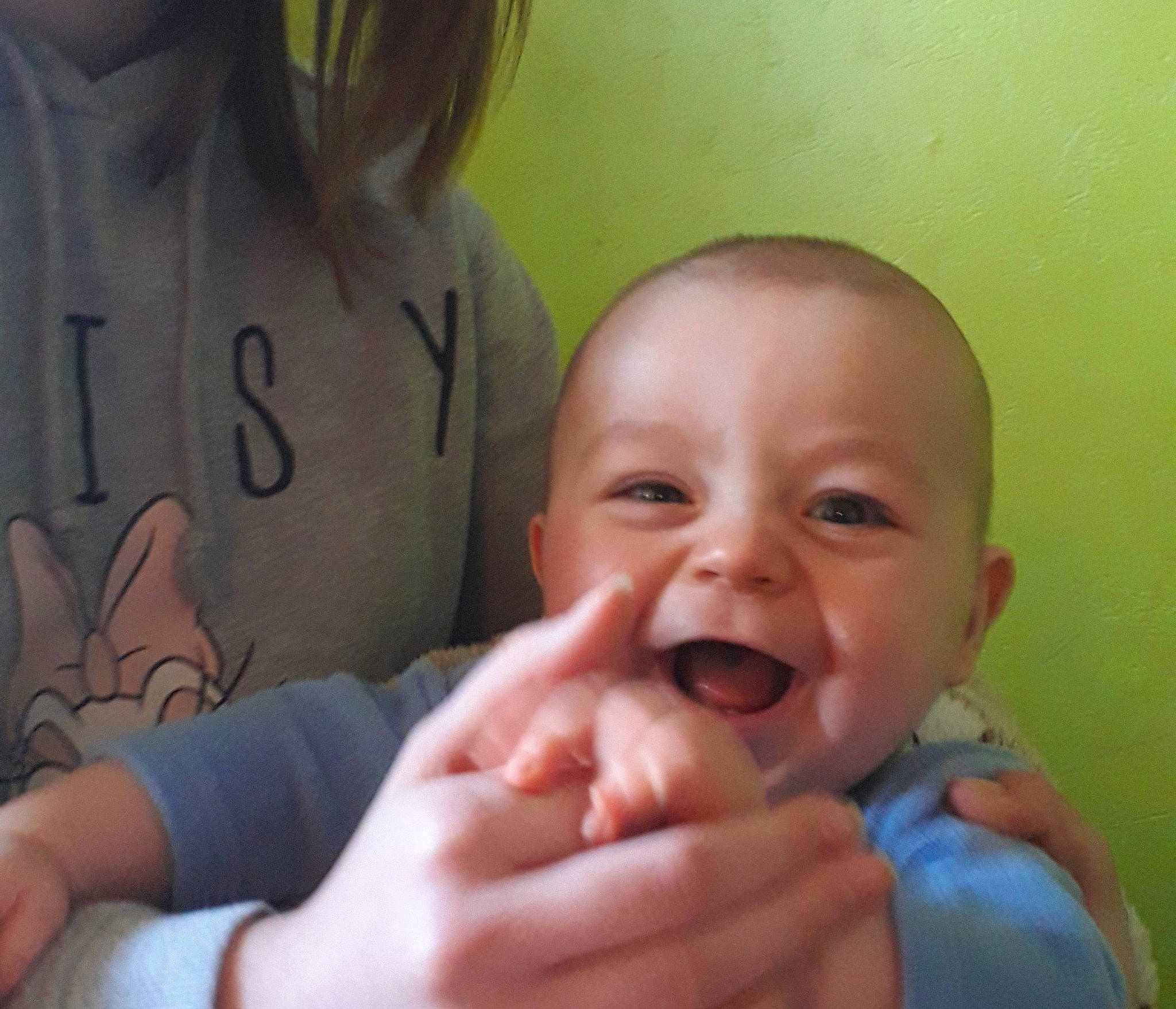 Dany participe au concours pour gagner de l'argent avec cette photo : baby, baby_making_funny_faces, cheek, child, chin, face, facial_expression, finger, forehead, fun, gesture, hand, head, lip, mouth, nose, person, skin, smile, thumb