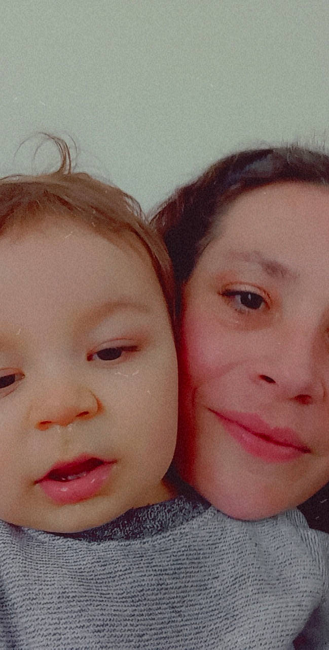 Emilio participe au concours pour gagner de l'argent avec cette photo : brown_hair, cheek, child, chin, cool, eyelash, forehead, fun, gesture, happy, iris, jaw, lip, mouth, neck, nose, person, selfie, skin, smile